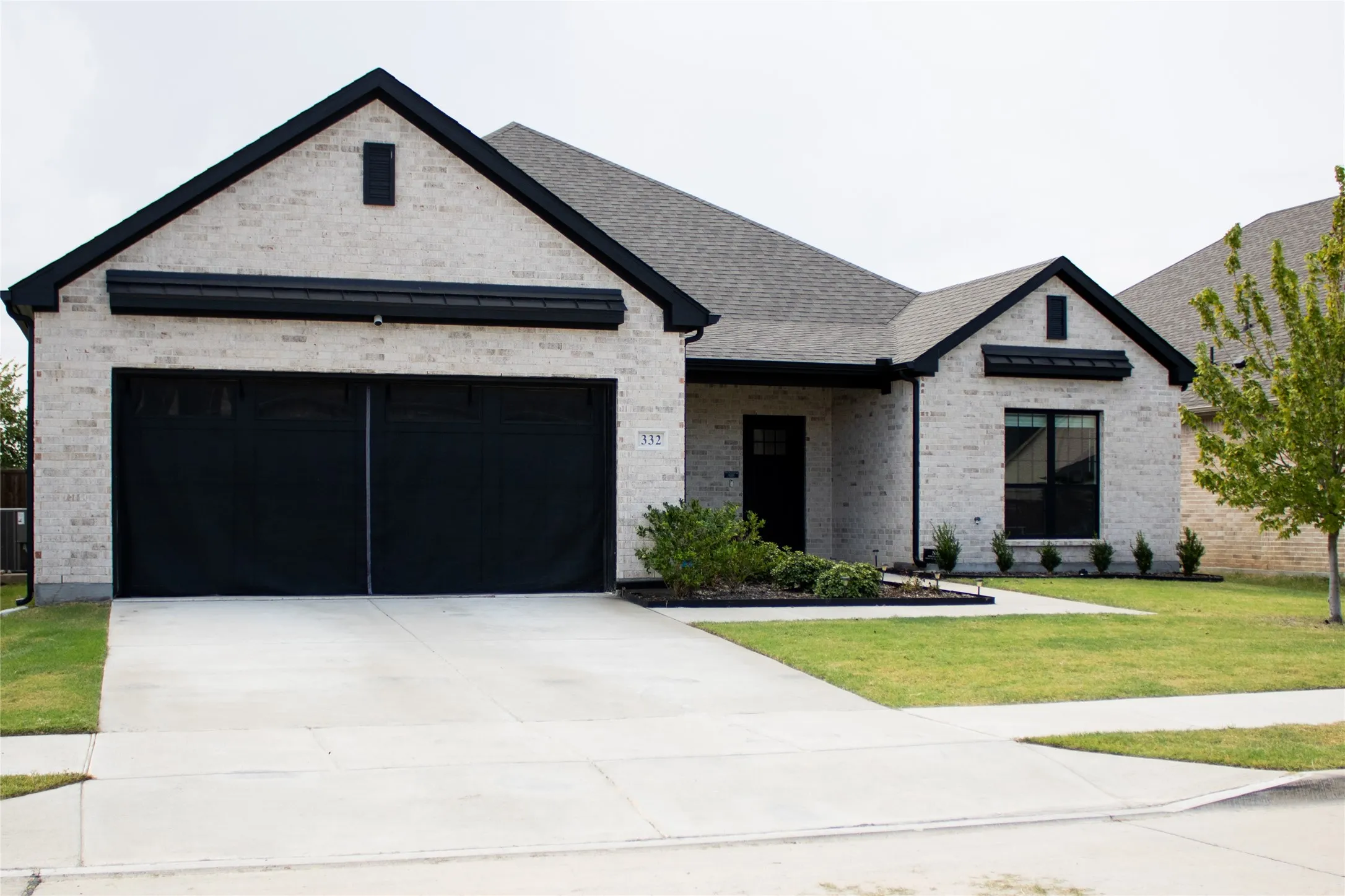 Single Family Residence For Sale in Collin County , 332 Lakeside Drive, Lavon, Texas 75166, 4 Bedroom, 3 Bathroom, 2 Garage spaces, 2,315 Sqft, built in 2023, mls#21410320, Real Estate Agent in Lavon, Homes For Sale in Collin county, Homes For Sale in Lavon, Realtor in Lavon Texas, Real Estate Brokerage Independent Realty Texas, Luminita Cordes Realtor