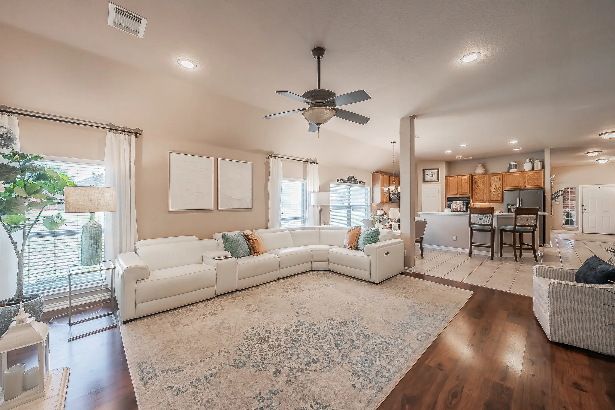 Single Family Residence For Sale in Tarrant County , 10525 Melrose Lane, Fort Worth, Texas 76244, 3 Bedroom, 2 Bathroom, 2 Garage spaces, 2,451 Sqft, built in 2002, mls#21408906, Real Estate Agent in Fort Worth, Homes For Sale in Tarrant county, Homes For Sale in Fort Worth, Realtor in Fort Worth Texas, Real Estate Brokerage Independent Realty Texas, Luminita Cordes Realtor