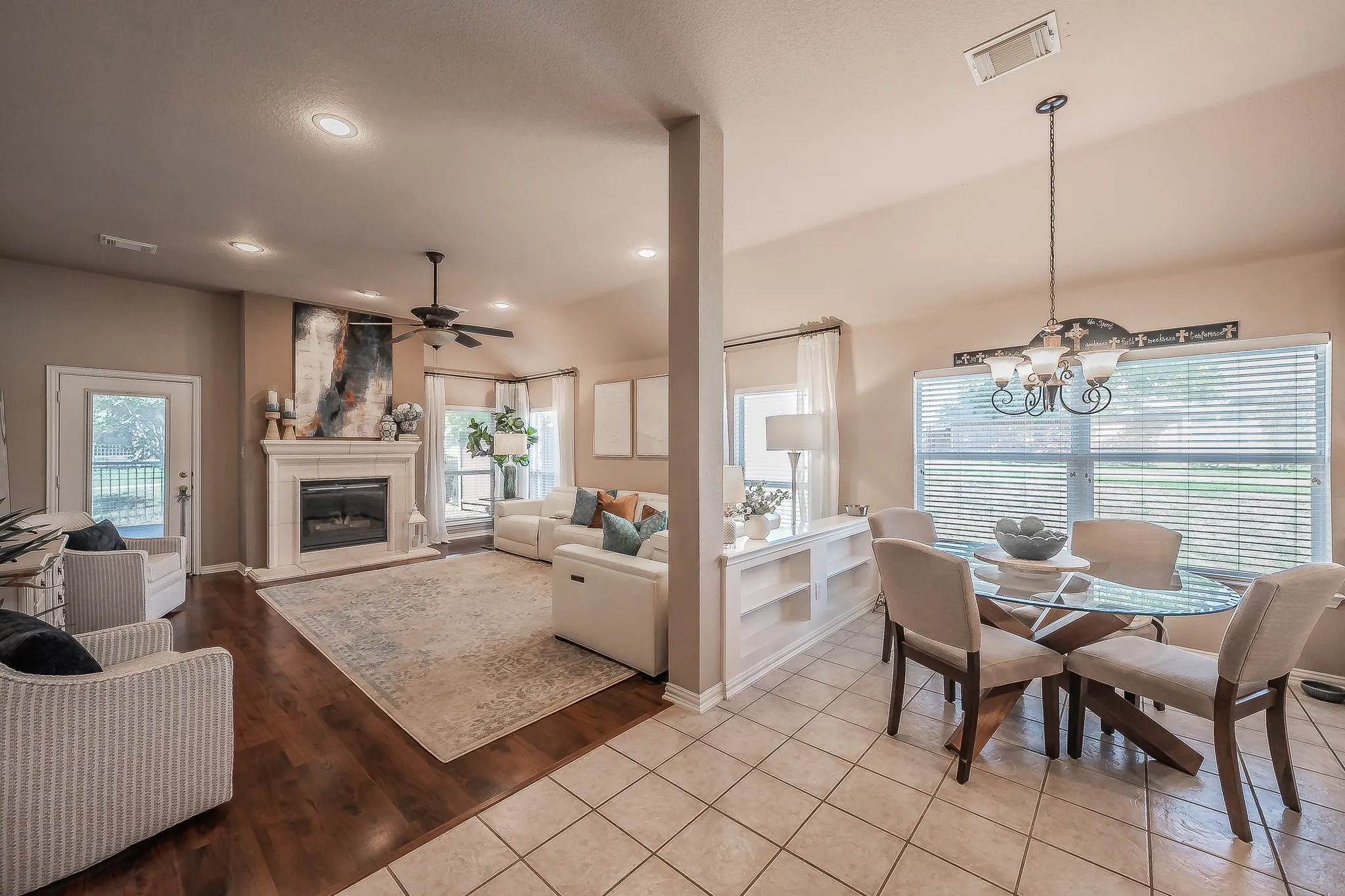 Single Family Residence For Sale in Tarrant County , 10525 Melrose Lane, Fort Worth, Texas 76244, 3 Bedroom, 2 Bathroom, 2 Garage spaces, 2,451 Sqft, built in 2002, mls#21408906, Real Estate Agent in Fort Worth, Homes For Sale in Tarrant county, Homes For Sale in Fort Worth, Realtor in Fort Worth Texas, Real Estate Brokerage Independent Realty Texas, Luminita Cordes Realtor