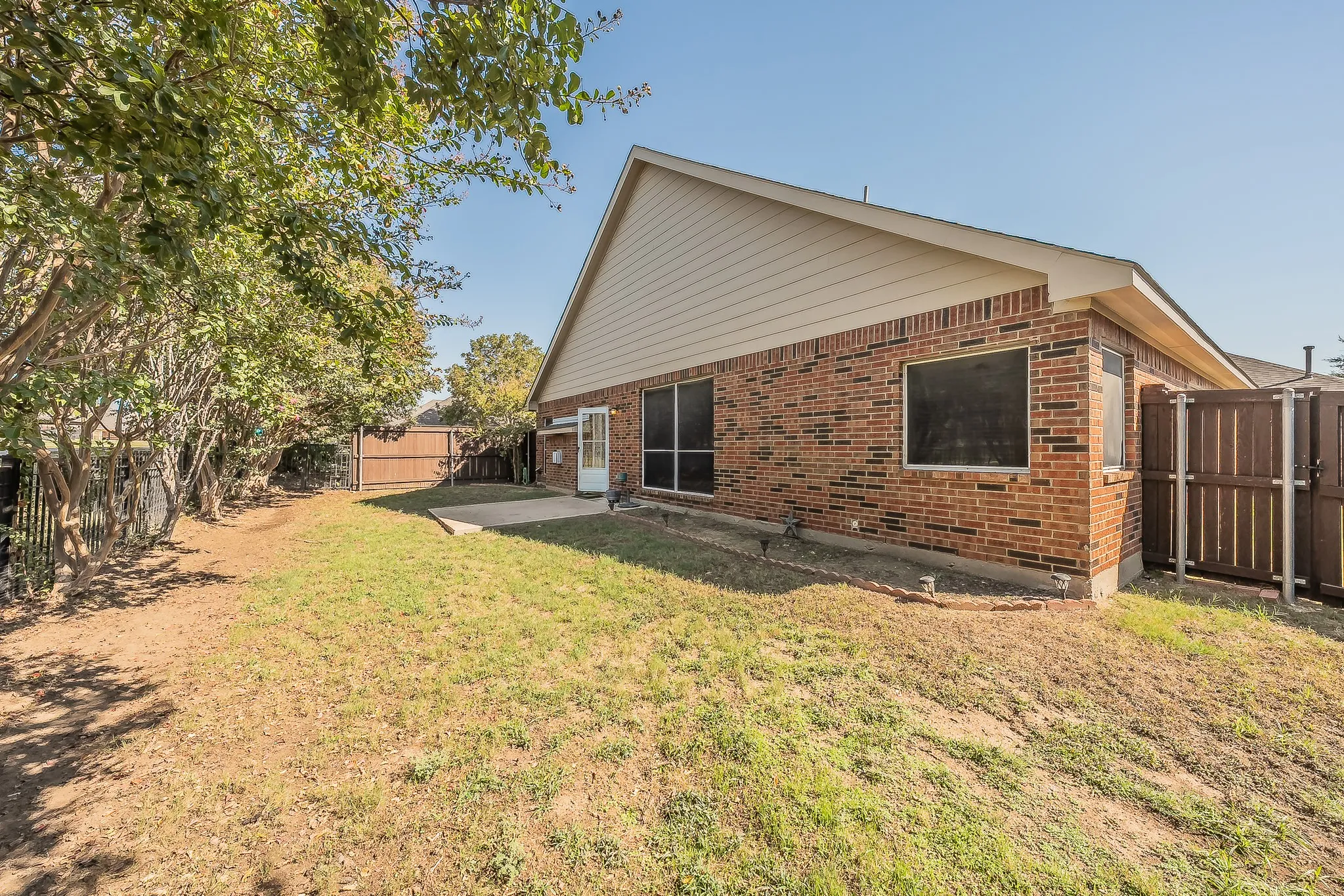 Single Family Residence For Sale in Tarrant County , 10525 Melrose Lane, Fort Worth, Texas 76244, 3 Bedroom, 2 Bathroom, 2 Garage spaces, 2,451 Sqft, built in 2002, mls#21408906, Real Estate Agent in Fort Worth, Homes For Sale in Tarrant county, Homes For Sale in Fort Worth, Realtor in Fort Worth Texas, Real Estate Brokerage Independent Realty Texas, Luminita Cordes Realtor