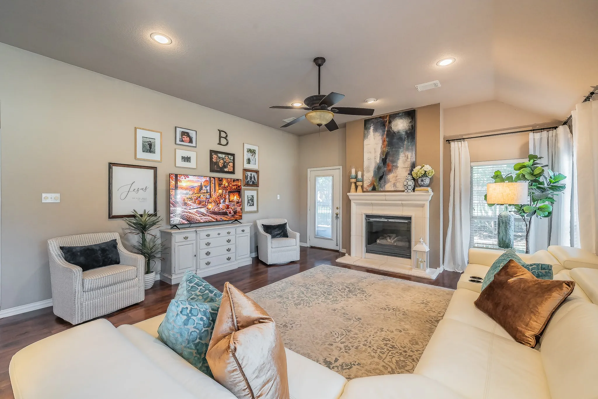 Single Family Residence For Sale in Tarrant County , 10525 Melrose Lane, Fort Worth, Texas 76244, 3 Bedroom, 2 Bathroom, 2 Garage spaces, 2,451 Sqft, built in 2002, mls#21408906, Real Estate Agent in Fort Worth, Homes For Sale in Tarrant county, Homes For Sale in Fort Worth, Realtor in Fort Worth Texas, Real Estate Brokerage Independent Realty Texas, Luminita Cordes Realtor