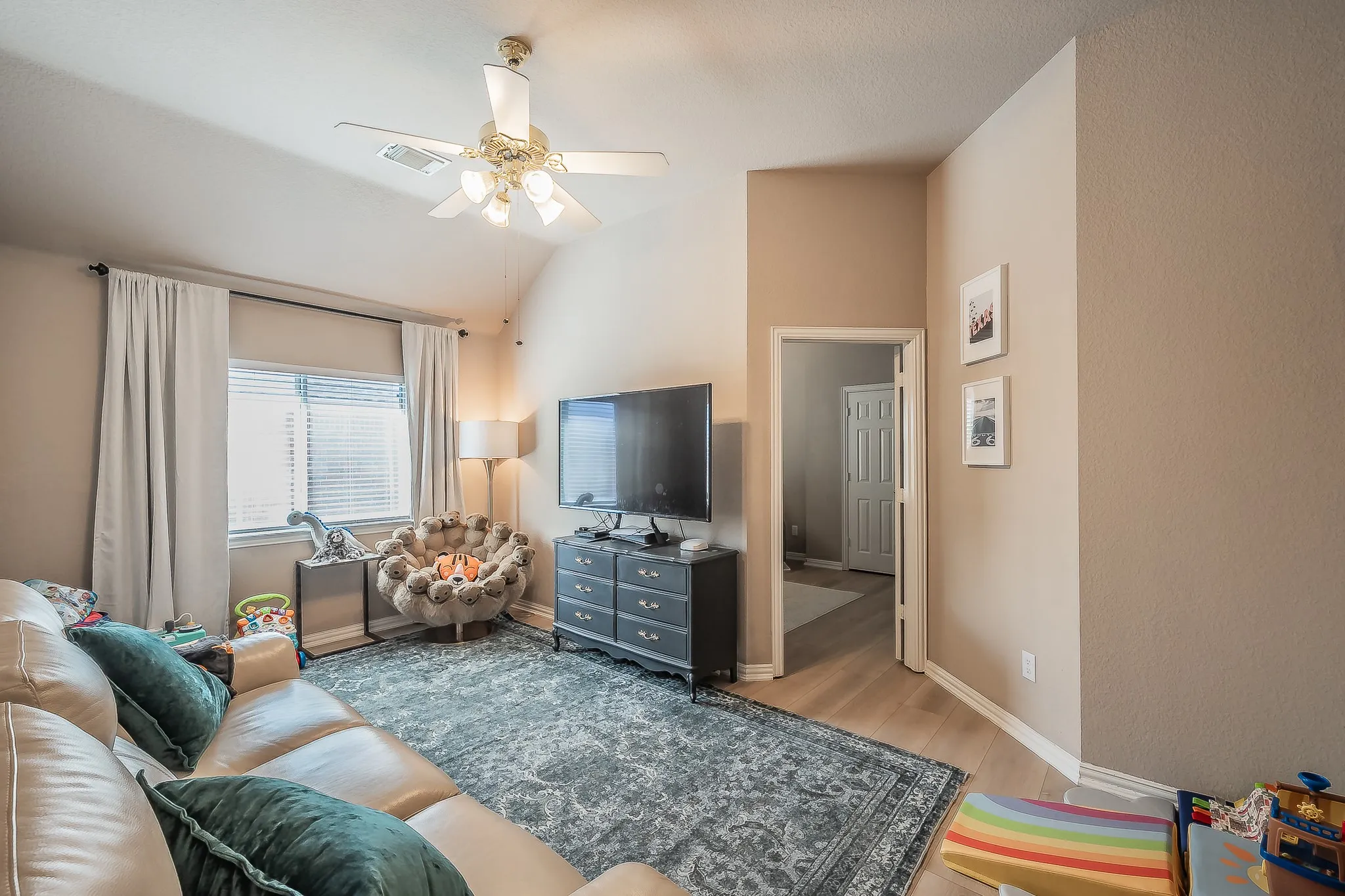 Single Family Residence For Sale in Tarrant County , 10525 Melrose Lane, Fort Worth, Texas 76244, 3 Bedroom, 2 Bathroom, 2 Garage spaces, 2,451 Sqft, built in 2002, mls#21408906, Real Estate Agent in Fort Worth, Homes For Sale in Tarrant county, Homes For Sale in Fort Worth, Realtor in Fort Worth Texas, Real Estate Brokerage Independent Realty Texas, Luminita Cordes Realtor