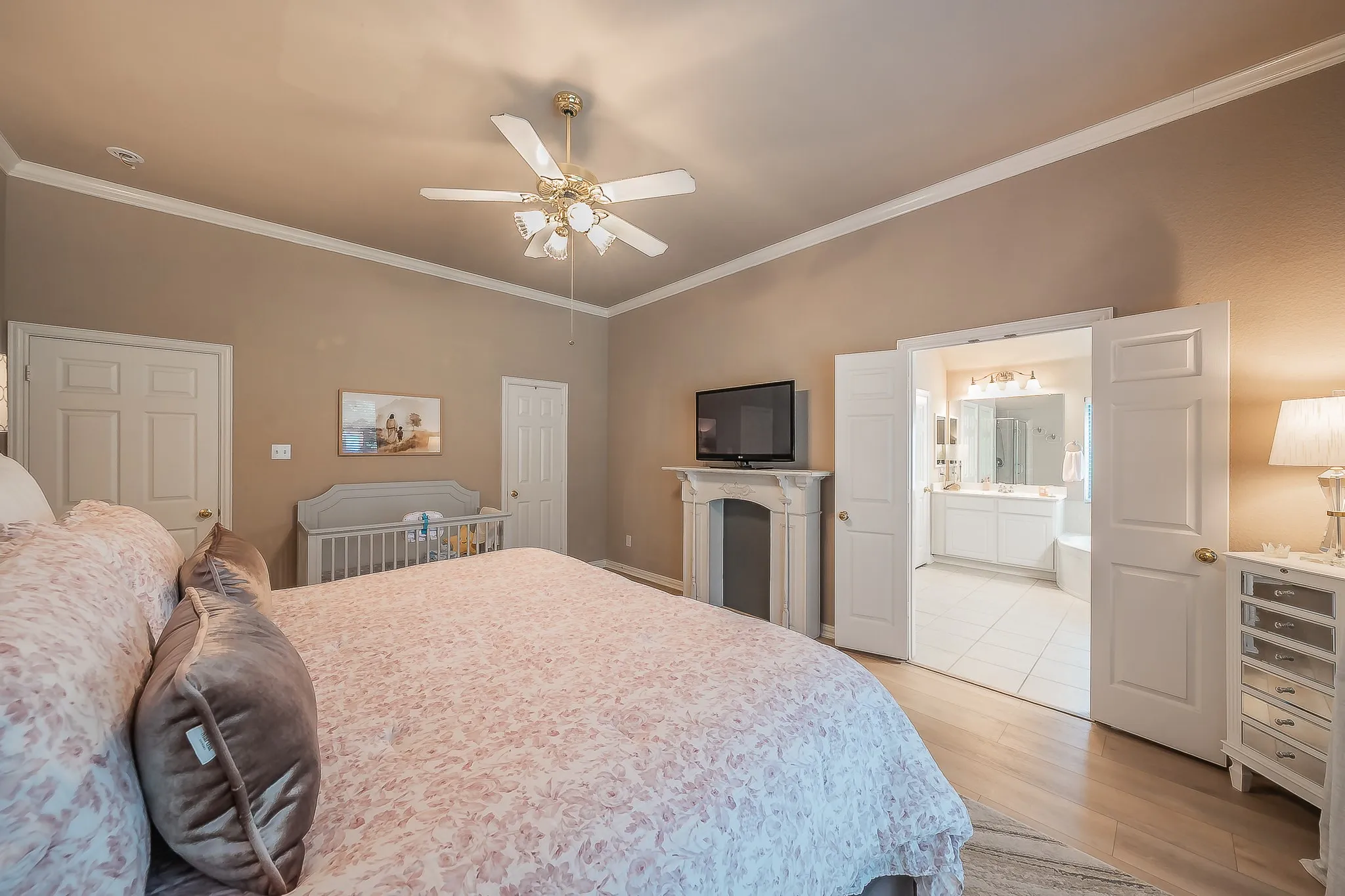 Single Family Residence For Sale in Tarrant County , 10525 Melrose Lane, Fort Worth, Texas 76244, 3 Bedroom, 2 Bathroom, 2 Garage spaces, 2,451 Sqft, built in 2002, mls#21408906, Real Estate Agent in Fort Worth, Homes For Sale in Tarrant county, Homes For Sale in Fort Worth, Realtor in Fort Worth Texas, Real Estate Brokerage Independent Realty Texas, Luminita Cordes Realtor