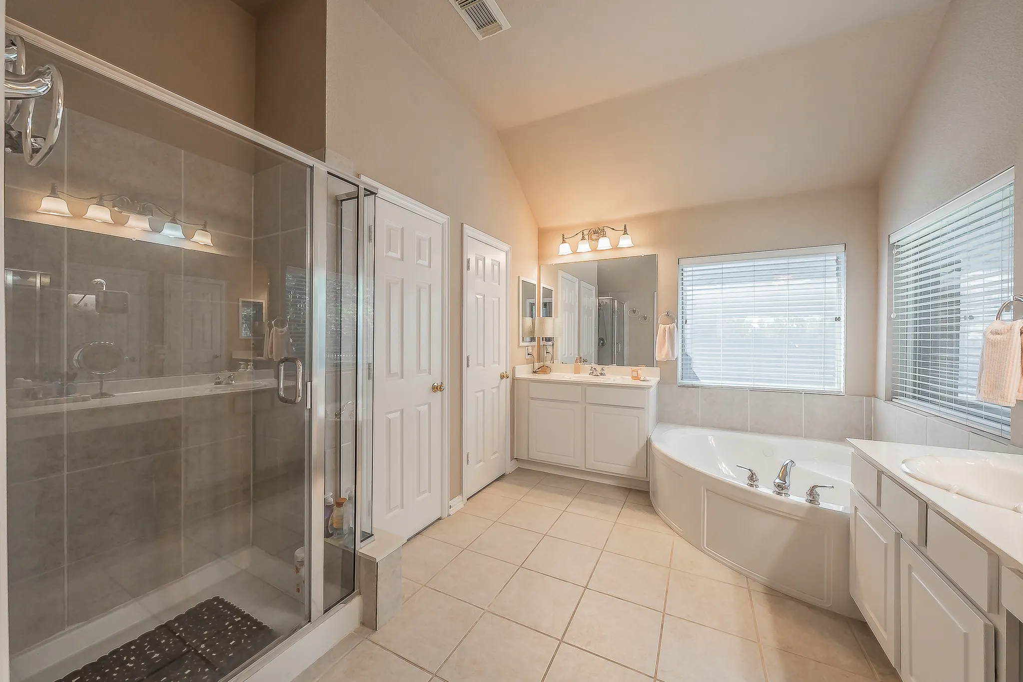 Single Family Residence For Sale in Tarrant County , 10525 Melrose Lane, Fort Worth, Texas 76244, 3 Bedroom, 2 Bathroom, 2 Garage spaces, 2,451 Sqft, built in 2002, mls#21408906, Real Estate Agent in Fort Worth, Homes For Sale in Tarrant county, Homes For Sale in Fort Worth, Realtor in Fort Worth Texas, Real Estate Brokerage Independent Realty Texas, Luminita Cordes Realtor