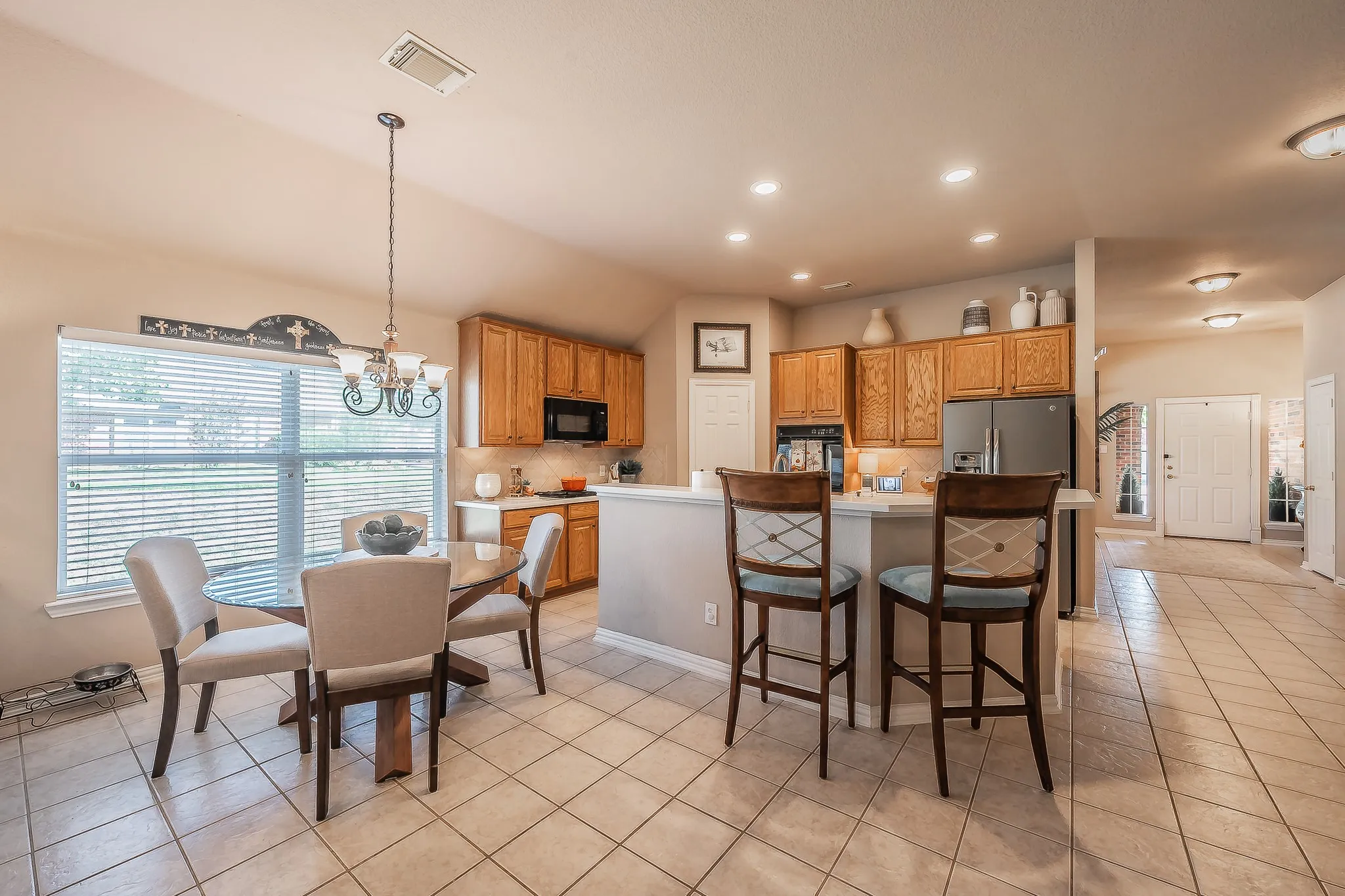 Single Family Residence For Sale in Tarrant County , 10525 Melrose Lane, Fort Worth, Texas 76244, 3 Bedroom, 2 Bathroom, 2 Garage spaces, 2,451 Sqft, built in 2002, mls#21408906, Real Estate Agent in Fort Worth, Homes For Sale in Tarrant county, Homes For Sale in Fort Worth, Realtor in Fort Worth Texas, Real Estate Brokerage Independent Realty Texas, Luminita Cordes Realtor