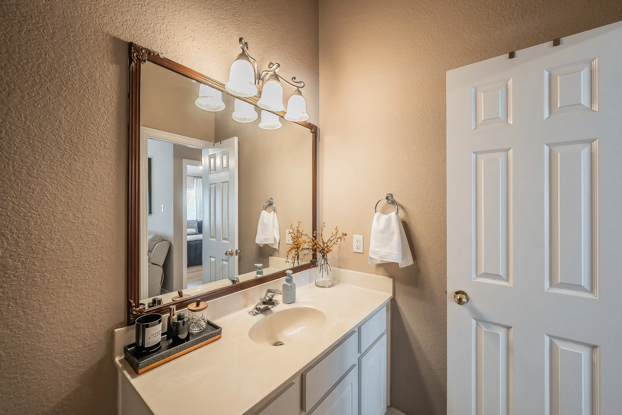 Single Family Residence For Sale in Tarrant County , 10525 Melrose Lane, Fort Worth, Texas 76244, 3 Bedroom, 2 Bathroom, 2 Garage spaces, 2,451 Sqft, built in 2002, mls#21408906, Real Estate Agent in Fort Worth, Homes For Sale in Tarrant county, Homes For Sale in Fort Worth, Realtor in Fort Worth Texas, Real Estate Brokerage Independent Realty Texas, Luminita Cordes Realtor