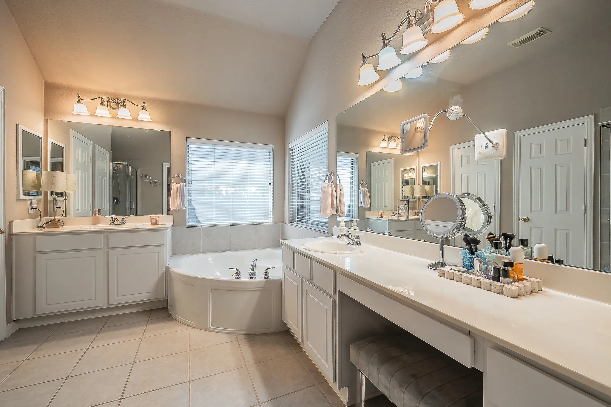 Single Family Residence For Sale in Tarrant County , 10525 Melrose Lane, Fort Worth, Texas 76244, 3 Bedroom, 2 Bathroom, 2 Garage spaces, 2,451 Sqft, built in 2002, mls#21408906, Real Estate Agent in Fort Worth, Homes For Sale in Tarrant county, Homes For Sale in Fort Worth, Realtor in Fort Worth Texas, Real Estate Brokerage Independent Realty Texas, Luminita Cordes Realtor