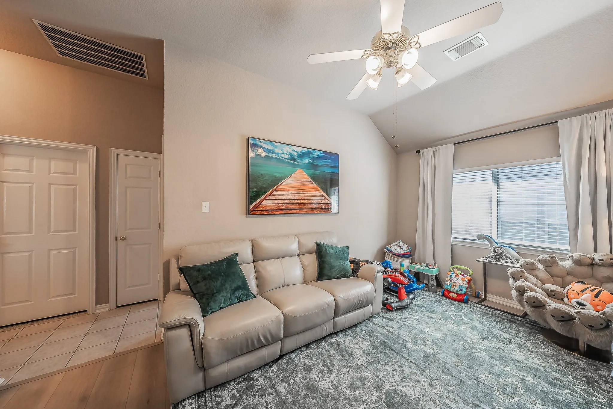 Single Family Residence For Sale in Tarrant County , 10525 Melrose Lane, Fort Worth, Texas 76244, 3 Bedroom, 2 Bathroom, 2 Garage spaces, 2,451 Sqft, built in 2002, mls#21408906, Real Estate Agent in Fort Worth, Homes For Sale in Tarrant county, Homes For Sale in Fort Worth, Realtor in Fort Worth Texas, Real Estate Brokerage Independent Realty Texas, Luminita Cordes Realtor