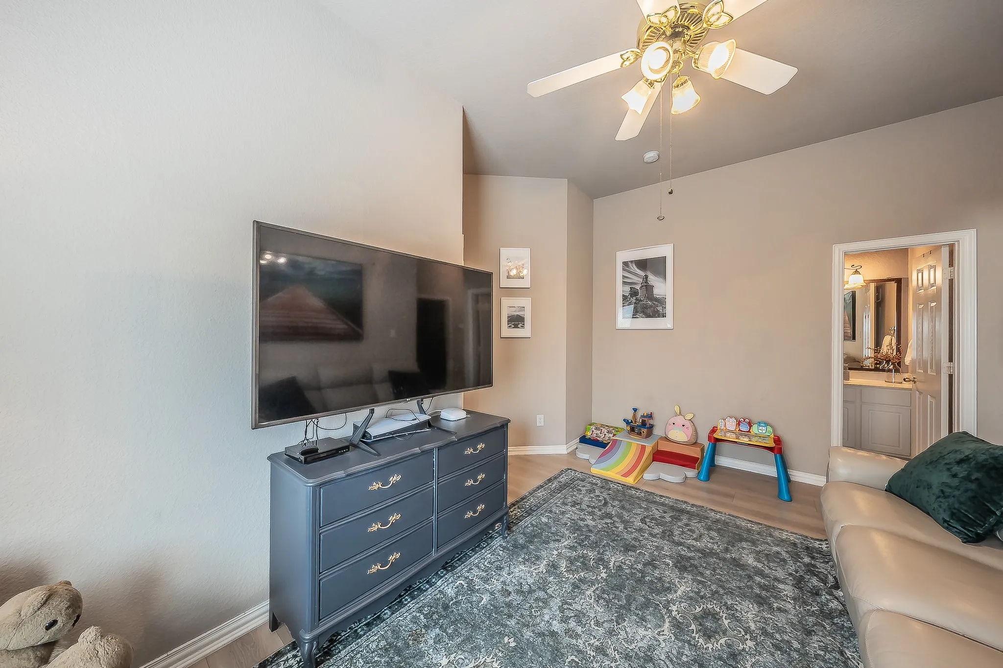 Single Family Residence For Sale in Tarrant County , 10525 Melrose Lane, Fort Worth, Texas 76244, 3 Bedroom, 2 Bathroom, 2 Garage spaces, 2,451 Sqft, built in 2002, mls#21408906, Real Estate Agent in Fort Worth, Homes For Sale in Tarrant county, Homes For Sale in Fort Worth, Realtor in Fort Worth Texas, Real Estate Brokerage Independent Realty Texas, Luminita Cordes Realtor