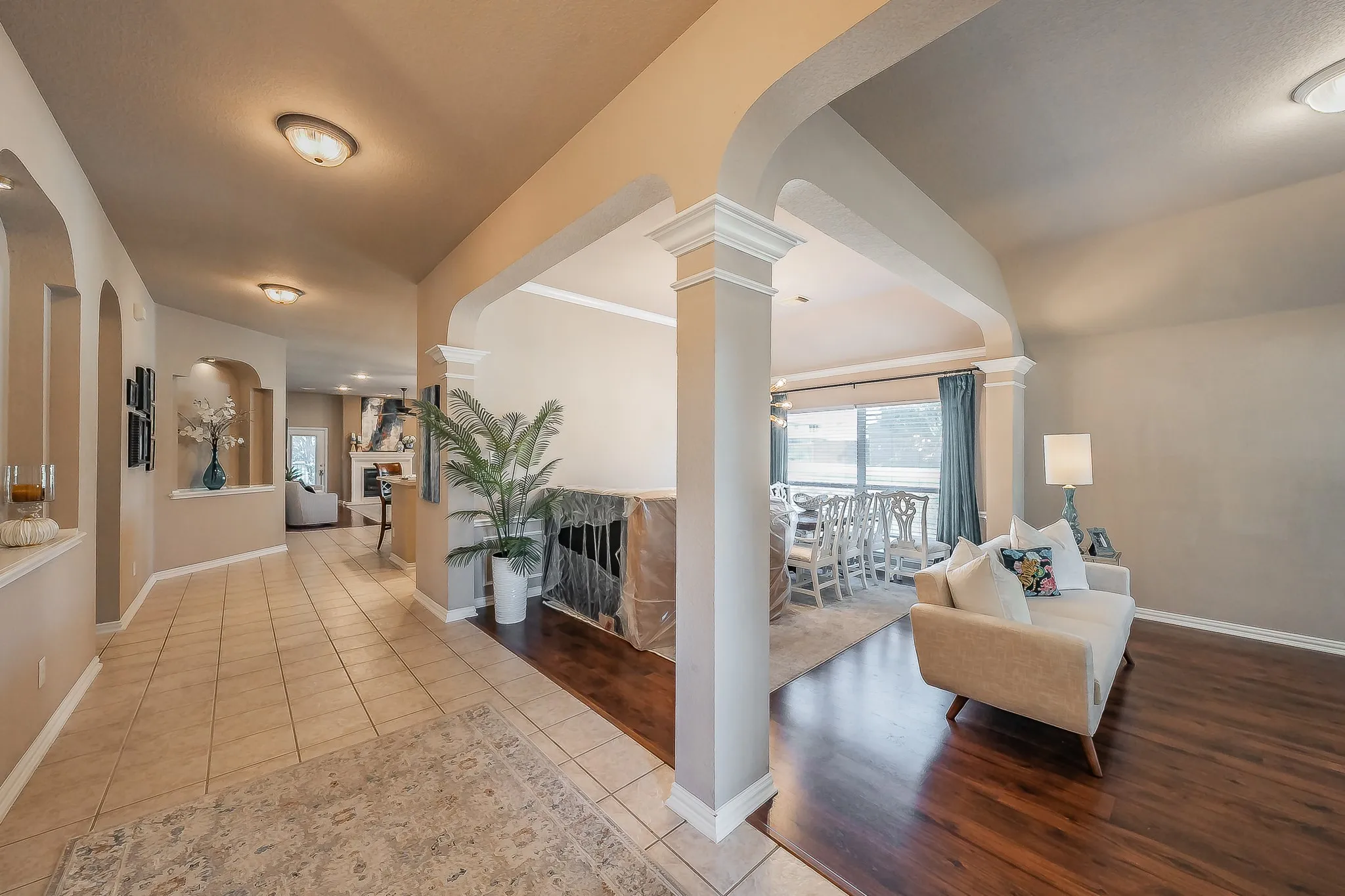 Single Family Residence For Sale in Tarrant County , 10525 Melrose Lane, Fort Worth, Texas 76244, 3 Bedroom, 2 Bathroom, 2 Garage spaces, 2,451 Sqft, built in 2002, mls#21408906, Real Estate Agent in Fort Worth, Homes For Sale in Tarrant county, Homes For Sale in Fort Worth, Realtor in Fort Worth Texas, Real Estate Brokerage Independent Realty Texas, Luminita Cordes Realtor