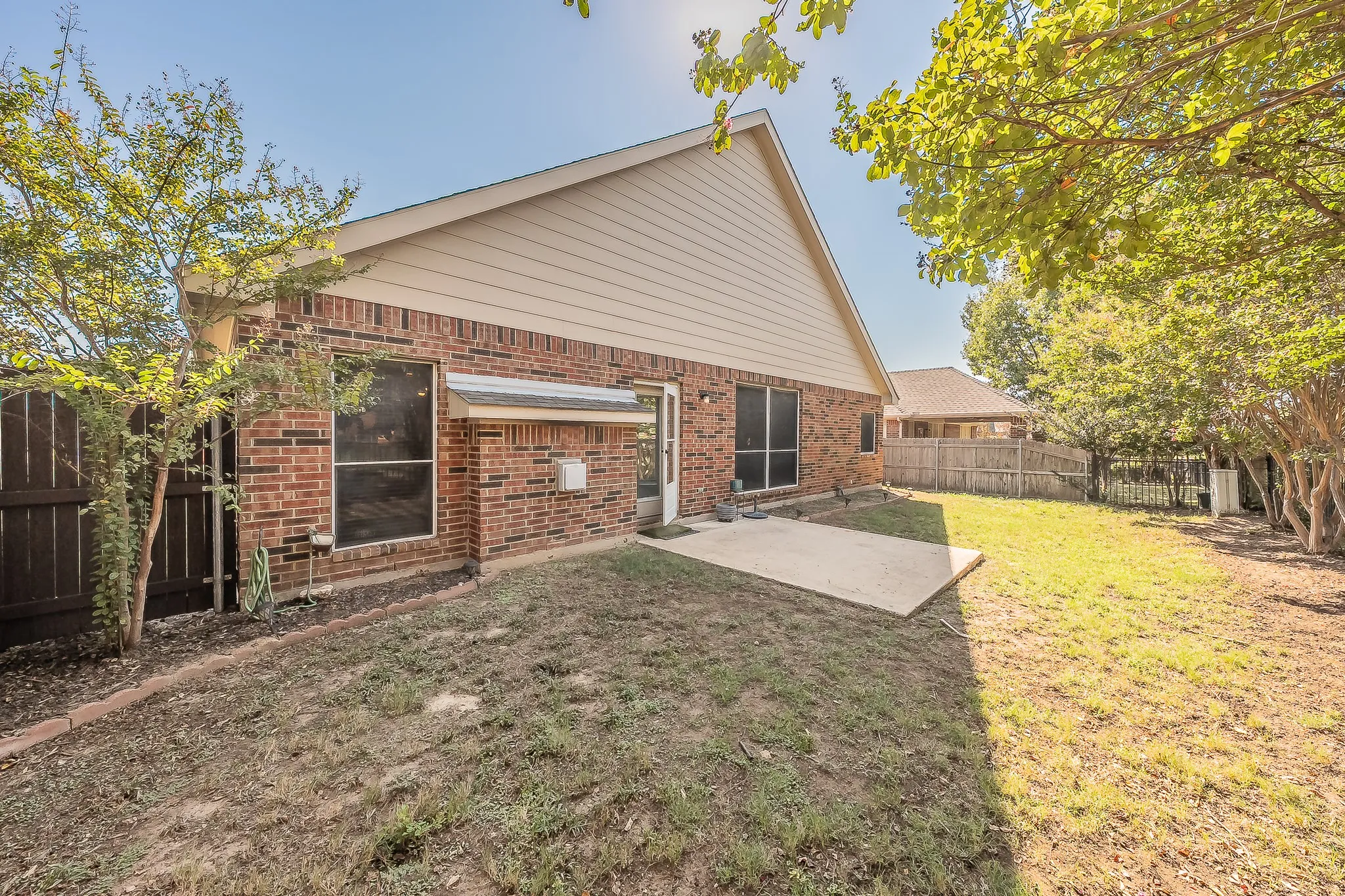 Single Family Residence For Sale in Tarrant County , 10525 Melrose Lane, Fort Worth, Texas 76244, 3 Bedroom, 2 Bathroom, 2 Garage spaces, 2,451 Sqft, built in 2002, mls#21408906, Real Estate Agent in Fort Worth, Homes For Sale in Tarrant county, Homes For Sale in Fort Worth, Realtor in Fort Worth Texas, Real Estate Brokerage Independent Realty Texas, Luminita Cordes Realtor