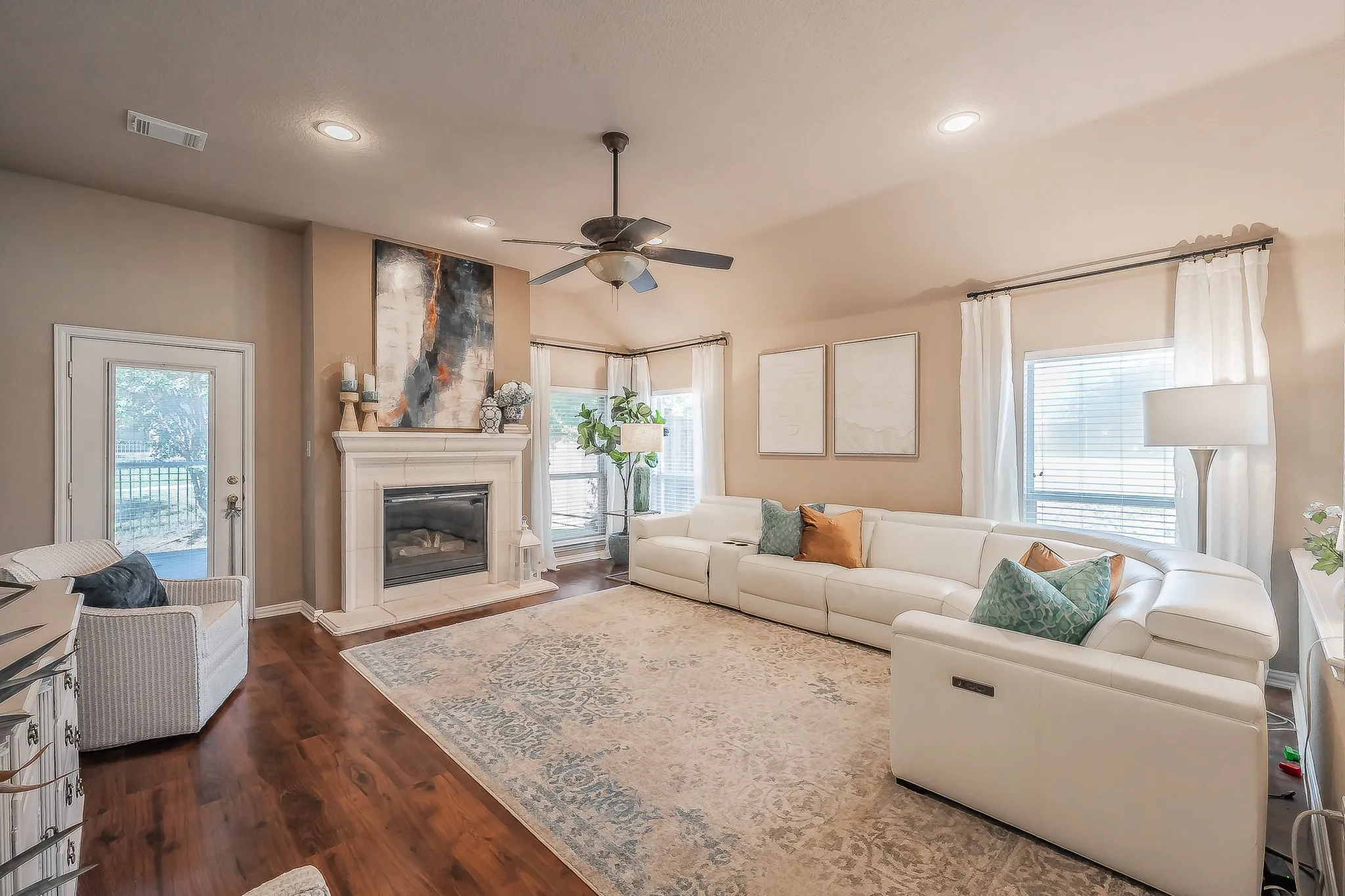 Single Family Residence For Sale in Tarrant County , 10525 Melrose Lane, Fort Worth, Texas 76244, 3 Bedroom, 2 Bathroom, 2 Garage spaces, 2,451 Sqft, built in 2002, mls#21408906, Real Estate Agent in Fort Worth, Homes For Sale in Tarrant county, Homes For Sale in Fort Worth, Realtor in Fort Worth Texas, Real Estate Brokerage Independent Realty Texas, Luminita Cordes Realtor