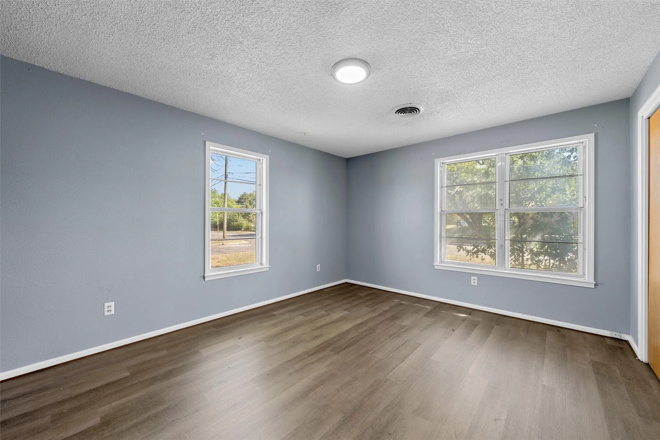 Single Family Residence For Sale in Mc Lennan County , 900 N 59th Street, Waco, Texas 76710, 4 Bedroom, 3 Bathroom, Garage spaces, 2,042 Sqft, built in 1961, mls#21410045, Real Estate Agent in Waco, Homes For Sale in Mc Lennan county, Homes For Sale in Waco, Realtor in Waco Texas, Real Estate Brokerage Independent Realty Texas, Luminita Cordes Realtor