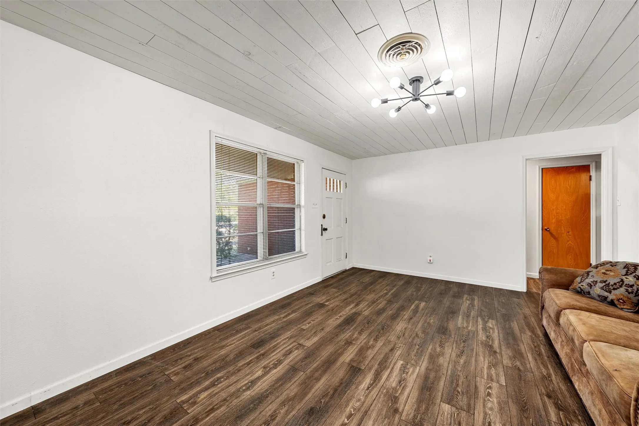 Single Family Residence For Sale in Mc Lennan County , 900 N 59th Street, Waco, Texas 76710, 4 Bedroom, 3 Bathroom, Garage spaces, 2,042 Sqft, built in 1961, mls#21410045, Real Estate Agent in Waco, Homes For Sale in Mc Lennan county, Homes For Sale in Waco, Realtor in Waco Texas, Real Estate Brokerage Independent Realty Texas, Luminita Cordes Realtor