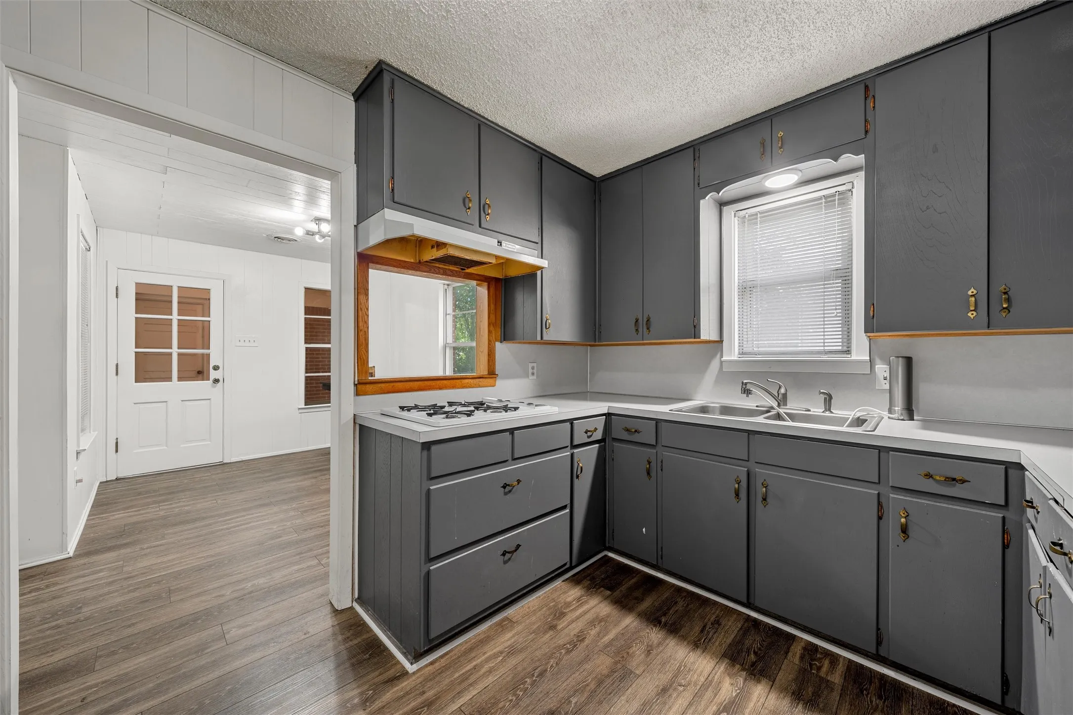 Single Family Residence For Sale in Mc Lennan County , 900 N 59th Street, Waco, Texas 76710, 4 Bedroom, 3 Bathroom, Garage spaces, 2,042 Sqft, built in 1961, mls#21410045, Real Estate Agent in Waco, Homes For Sale in Mc Lennan county, Homes For Sale in Waco, Realtor in Waco Texas, Real Estate Brokerage Independent Realty Texas, Luminita Cordes Realtor