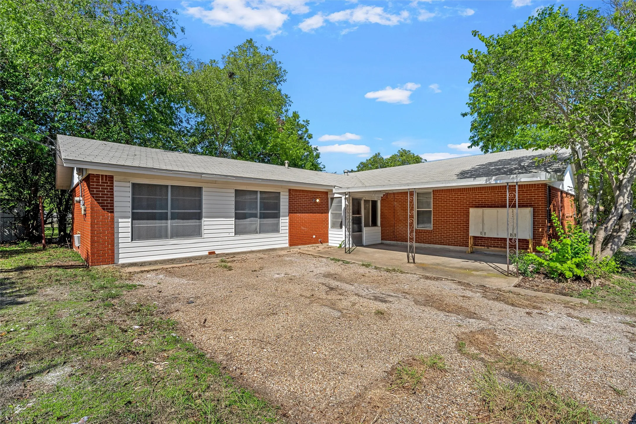 Single Family Residence For Sale in Mc Lennan County , 900 N 59th Street, Waco, Texas 76710, 4 Bedroom, 3 Bathroom, Garage spaces, 2,042 Sqft, built in 1961, mls#21410045, Real Estate Agent in Waco, Homes For Sale in Mc Lennan county, Homes For Sale in Waco, Realtor in Waco Texas, Real Estate Brokerage Independent Realty Texas, Luminita Cordes Realtor