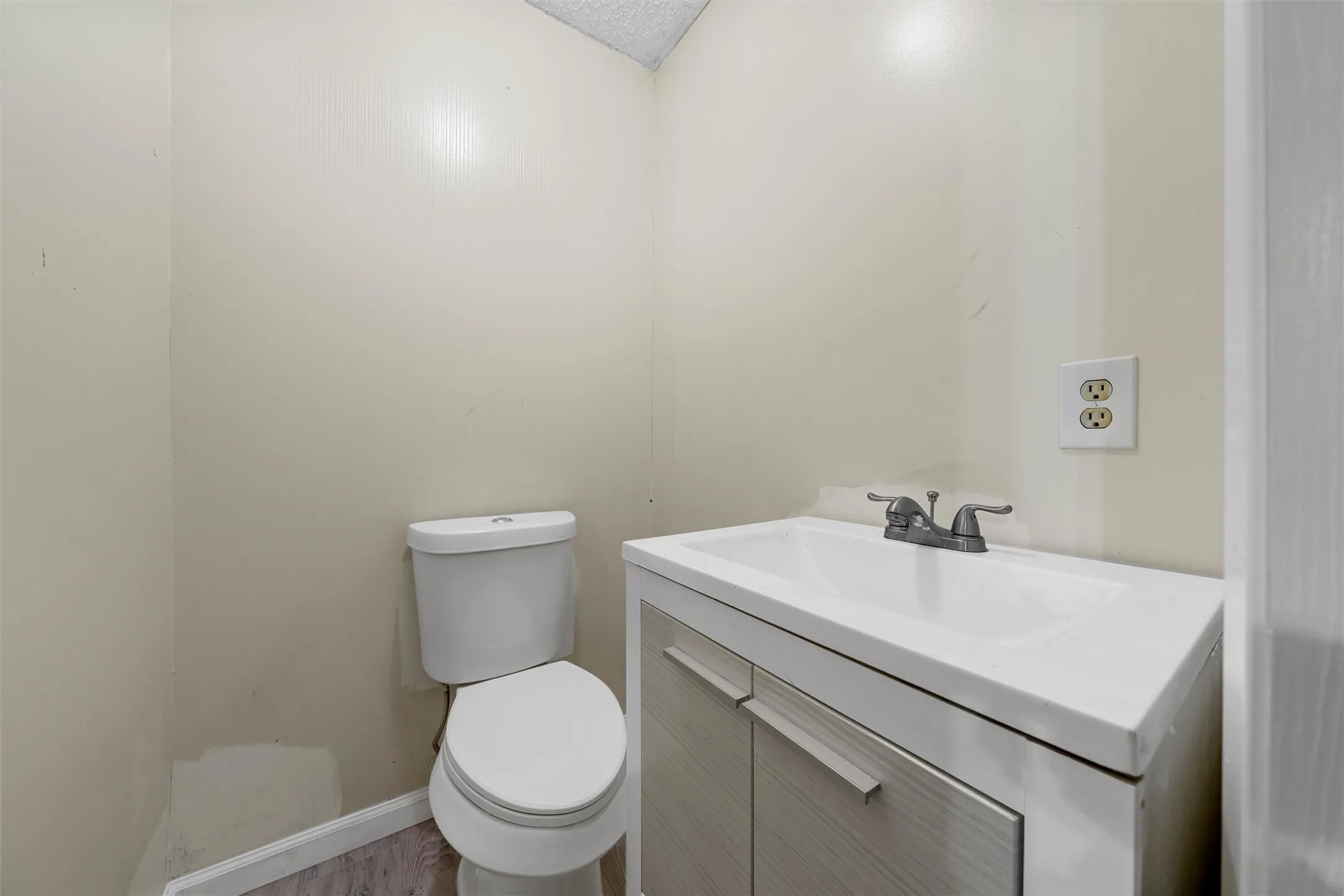 Single Family Residence For Sale in Mc Lennan County , 900 N 59th Street, Waco, Texas 76710, 4 Bedroom, 3 Bathroom, Garage spaces, 2,042 Sqft, built in 1961, mls#21410045, Real Estate Agent in Waco, Homes For Sale in Mc Lennan county, Homes For Sale in Waco, Realtor in Waco Texas, Real Estate Brokerage Independent Realty Texas, Luminita Cordes Realtor