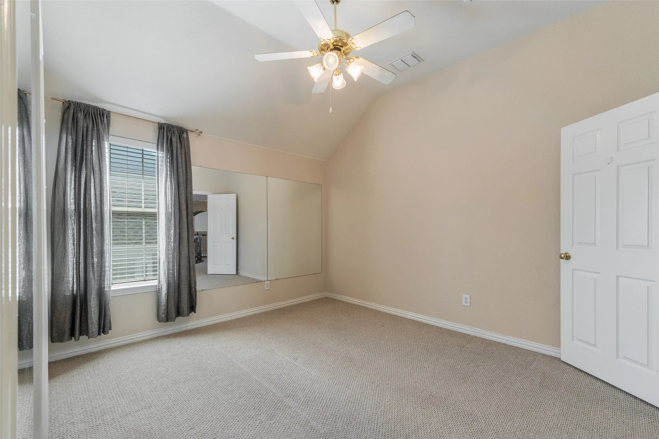 Single Family Residence For Rent in Dallas County , 3819 Winding Forest Drive, Grand Prairie, Texas 75052, 5 Bedroom, 4 Bathroom, 2 Garage spaces, 3,607 Sqft, built in 2003, mls#21411109, Real Estate Agent in Grand Prairie, Homes For Rent in Dallas county, Homes For Rent in Grand Prairie, Realtor in Grand Prairie Texas, Real Estate Brokerage Independent Realty Texas, Luminita Cordes Realtor