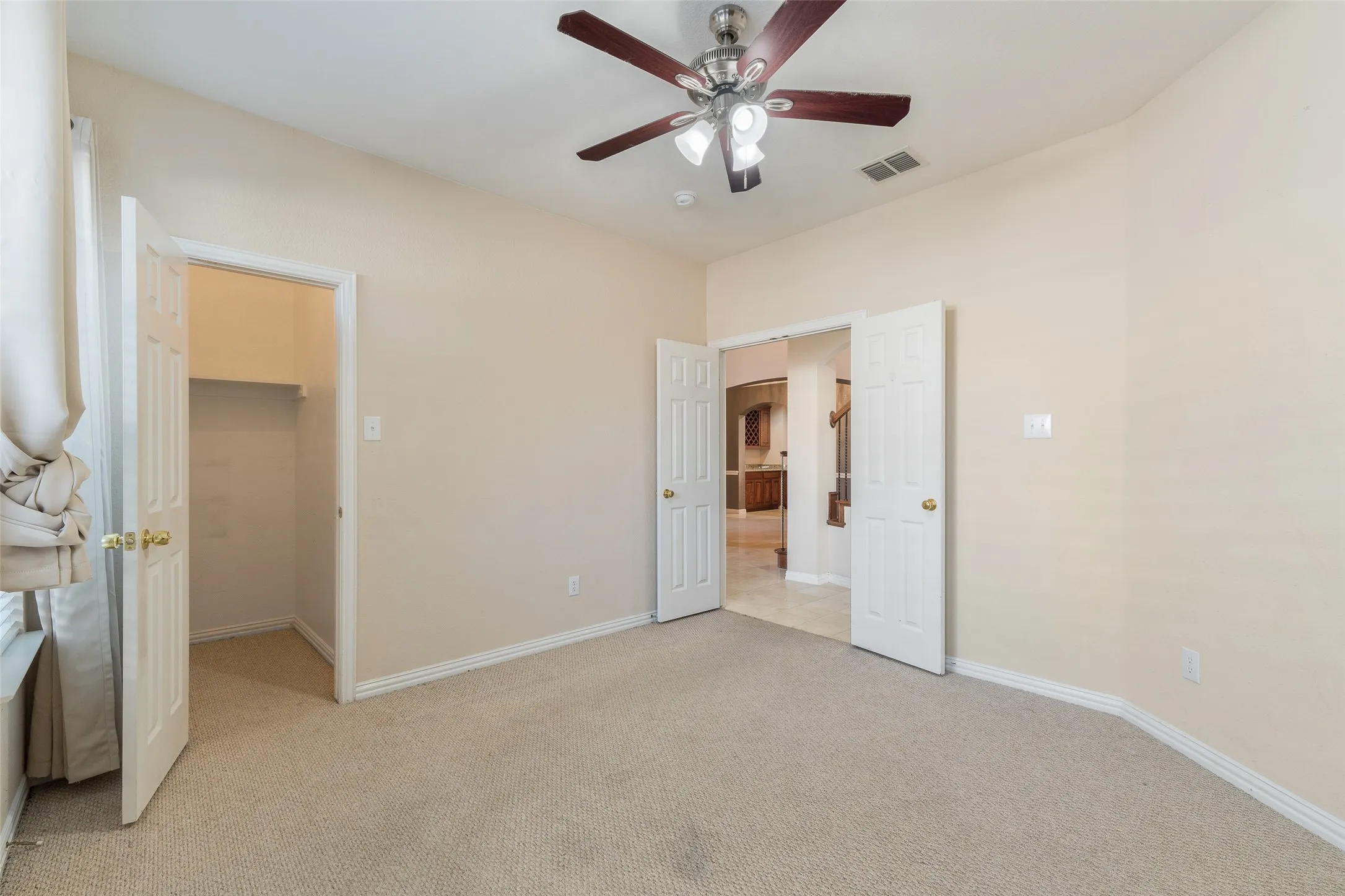 Single Family Residence For Rent in Dallas County , 3819 Winding Forest Drive, Grand Prairie, Texas 75052, 5 Bedroom, 4 Bathroom, 2 Garage spaces, 3,607 Sqft, built in 2003, mls#21411109, Real Estate Agent in Grand Prairie, Homes For Rent in Dallas county, Homes For Rent in Grand Prairie, Realtor in Grand Prairie Texas, Real Estate Brokerage Independent Realty Texas, Luminita Cordes Realtor