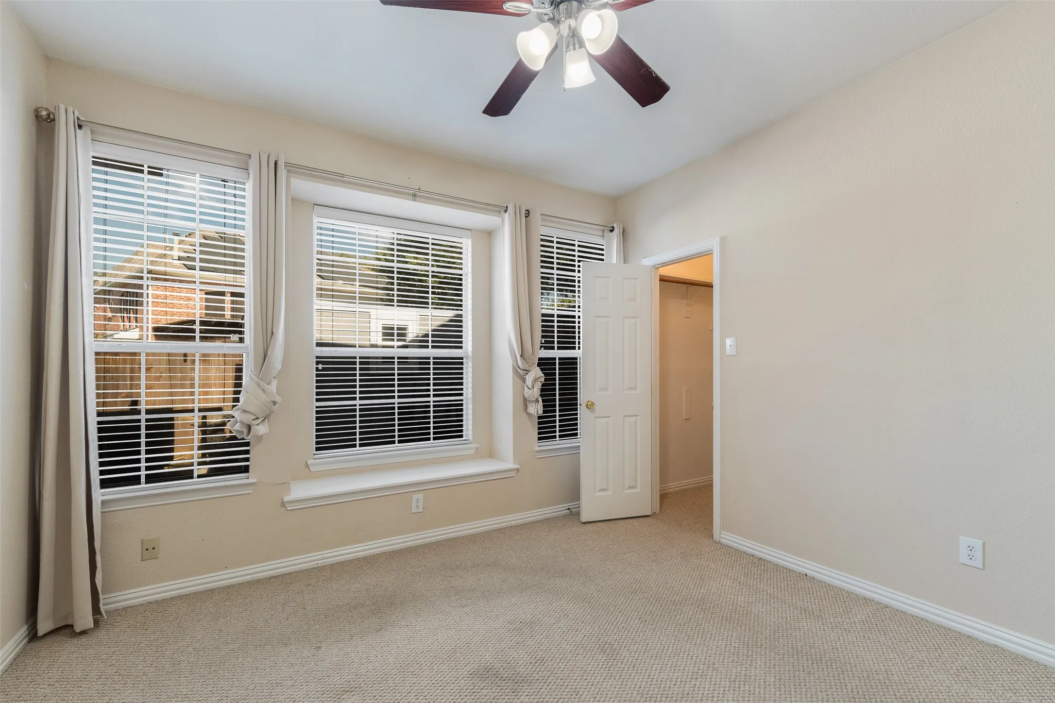 Single Family Residence For Rent in Dallas County , 3819 Winding Forest Drive, Grand Prairie, Texas 75052, 5 Bedroom, 4 Bathroom, 2 Garage spaces, 3,607 Sqft, built in 2003, mls#21411109, Real Estate Agent in Grand Prairie, Homes For Rent in Dallas county, Homes For Rent in Grand Prairie, Realtor in Grand Prairie Texas, Real Estate Brokerage Independent Realty Texas, Luminita Cordes Realtor