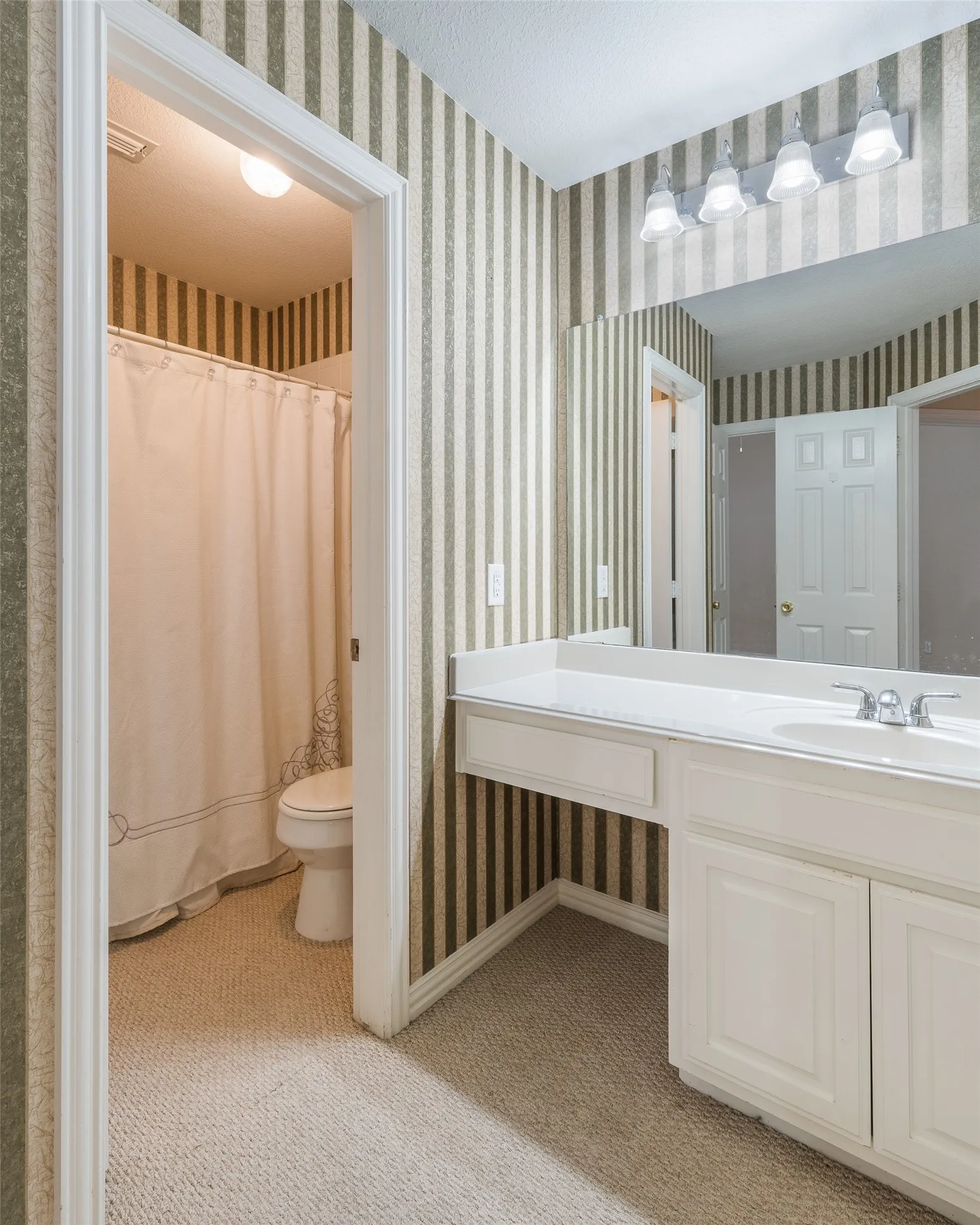 Single Family Residence For Rent in Dallas County , 3819 Winding Forest Drive, Grand Prairie, Texas 75052, 5 Bedroom, 4 Bathroom, 2 Garage spaces, 3,607 Sqft, built in 2003, mls#21411109, Real Estate Agent in Grand Prairie, Homes For Rent in Dallas county, Homes For Rent in Grand Prairie, Realtor in Grand Prairie Texas, Real Estate Brokerage Independent Realty Texas, Luminita Cordes Realtor