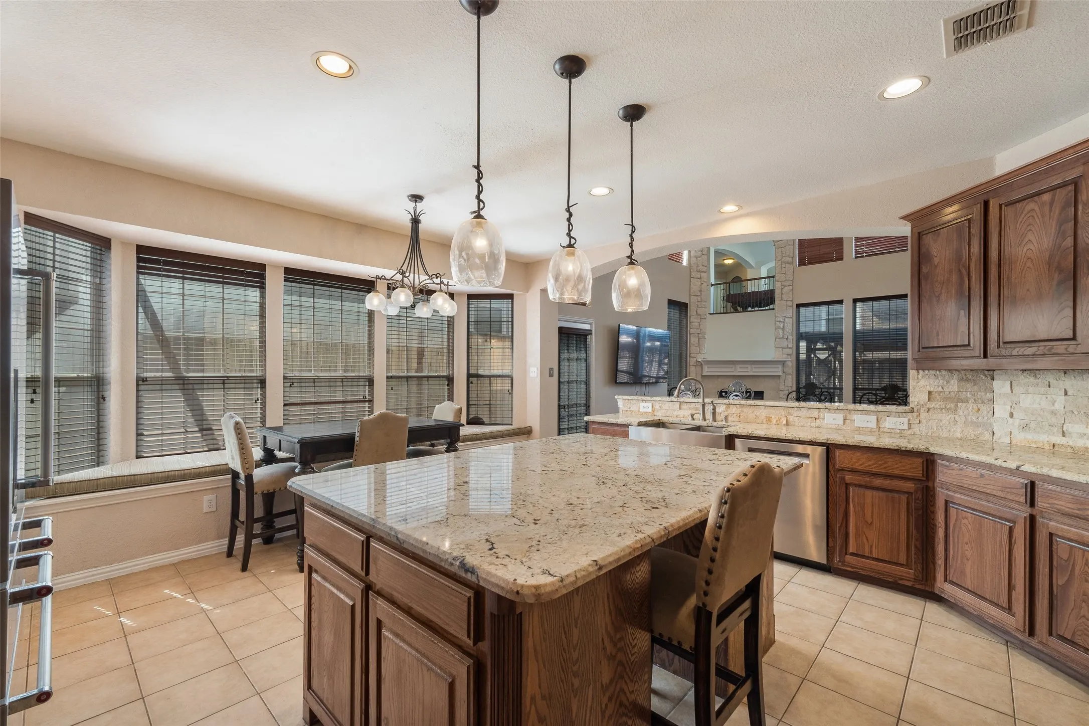 Single Family Residence For Rent in Dallas County , 3819 Winding Forest Drive, Grand Prairie, Texas 75052, 5 Bedroom, 4 Bathroom, 2 Garage spaces, 3,607 Sqft, built in 2003, mls#21411109, Real Estate Agent in Grand Prairie, Homes For Rent in Dallas county, Homes For Rent in Grand Prairie, Realtor in Grand Prairie Texas, Real Estate Brokerage Independent Realty Texas, Luminita Cordes Realtor