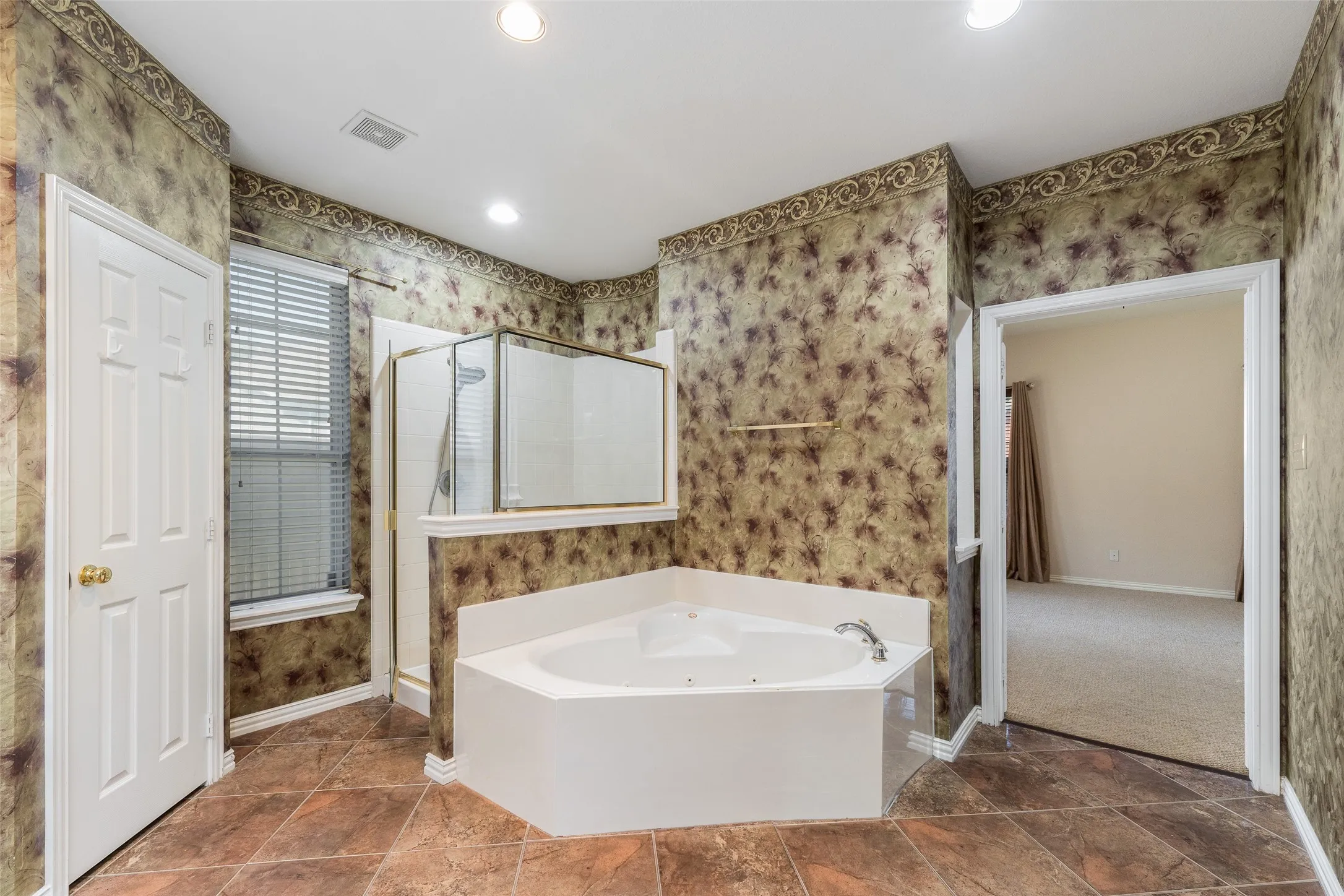 Single Family Residence For Rent in Dallas County , 3819 Winding Forest Drive, Grand Prairie, Texas 75052, 5 Bedroom, 4 Bathroom, 2 Garage spaces, 3,607 Sqft, built in 2003, mls#21411109, Real Estate Agent in Grand Prairie, Homes For Rent in Dallas county, Homes For Rent in Grand Prairie, Realtor in Grand Prairie Texas, Real Estate Brokerage Independent Realty Texas, Luminita Cordes Realtor