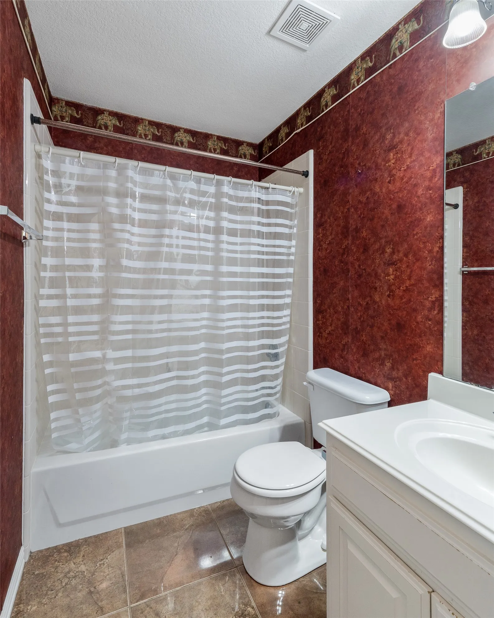 Single Family Residence For Rent in Dallas County , 3819 Winding Forest Drive, Grand Prairie, Texas 75052, 5 Bedroom, 4 Bathroom, 2 Garage spaces, 3,607 Sqft, built in 2003, mls#21411109, Real Estate Agent in Grand Prairie, Homes For Rent in Dallas county, Homes For Rent in Grand Prairie, Realtor in Grand Prairie Texas, Real Estate Brokerage Independent Realty Texas, Luminita Cordes Realtor