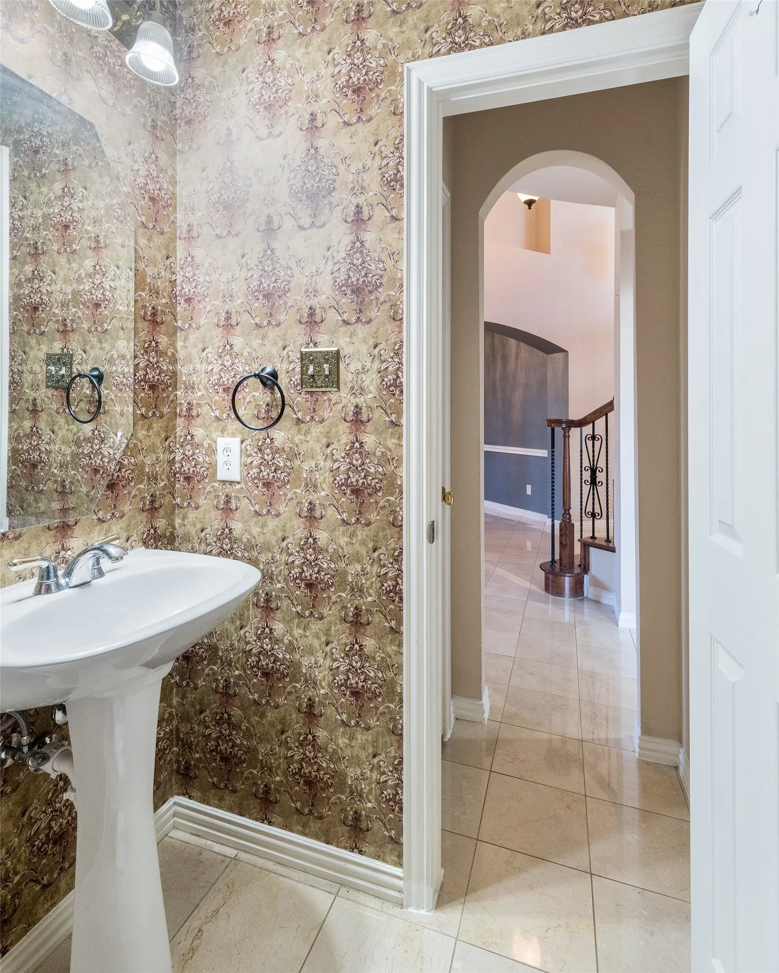 Single Family Residence For Rent in Dallas County , 3819 Winding Forest Drive, Grand Prairie, Texas 75052, 5 Bedroom, 4 Bathroom, 2 Garage spaces, 3,607 Sqft, built in 2003, mls#21411109, Real Estate Agent in Grand Prairie, Homes For Rent in Dallas county, Homes For Rent in Grand Prairie, Realtor in Grand Prairie Texas, Real Estate Brokerage Independent Realty Texas, Luminita Cordes Realtor