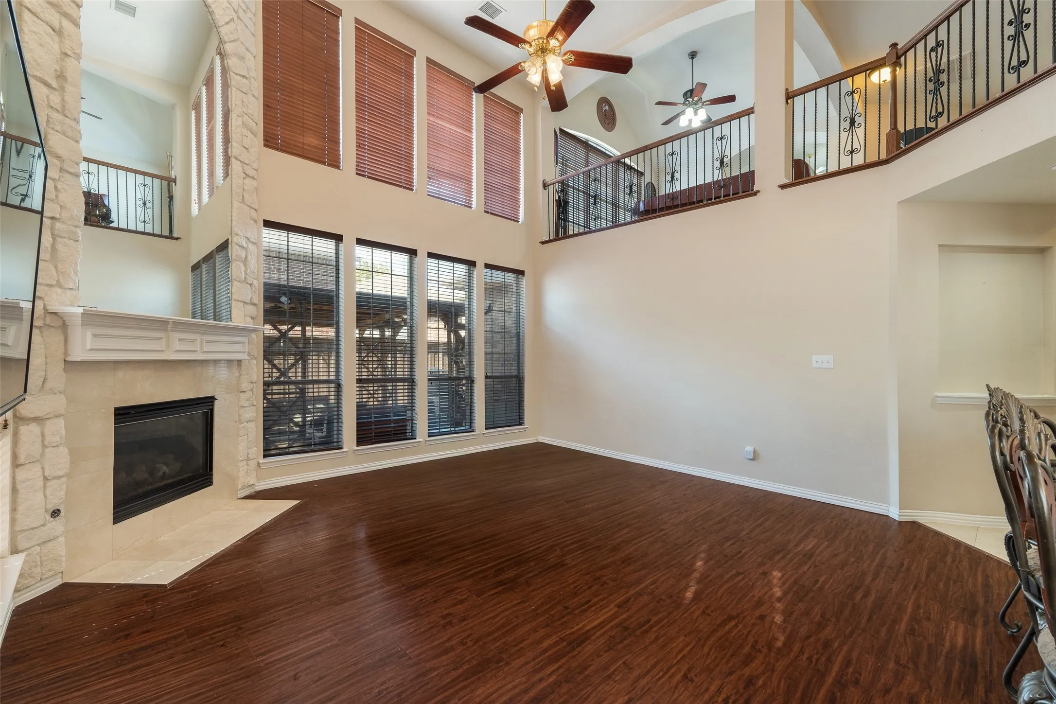 Single Family Residence For Rent in Dallas County , 3819 Winding Forest Drive, Grand Prairie, Texas 75052, 5 Bedroom, 4 Bathroom, 2 Garage spaces, 3,607 Sqft, built in 2003, mls#21411109, Real Estate Agent in Grand Prairie, Homes For Rent in Dallas county, Homes For Rent in Grand Prairie, Realtor in Grand Prairie Texas, Real Estate Brokerage Independent Realty Texas, Luminita Cordes Realtor