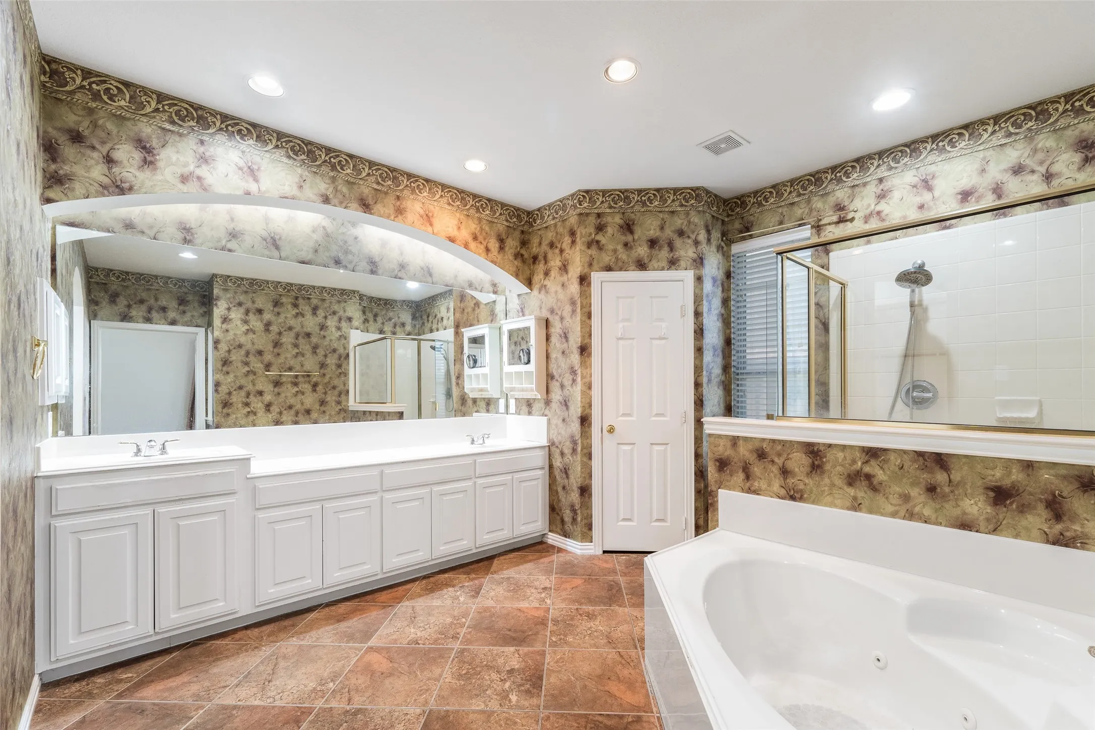 Single Family Residence For Rent in Dallas County , 3819 Winding Forest Drive, Grand Prairie, Texas 75052, 5 Bedroom, 4 Bathroom, 2 Garage spaces, 3,607 Sqft, built in 2003, mls#21411109, Real Estate Agent in Grand Prairie, Homes For Rent in Dallas county, Homes For Rent in Grand Prairie, Realtor in Grand Prairie Texas, Real Estate Brokerage Independent Realty Texas, Luminita Cordes Realtor