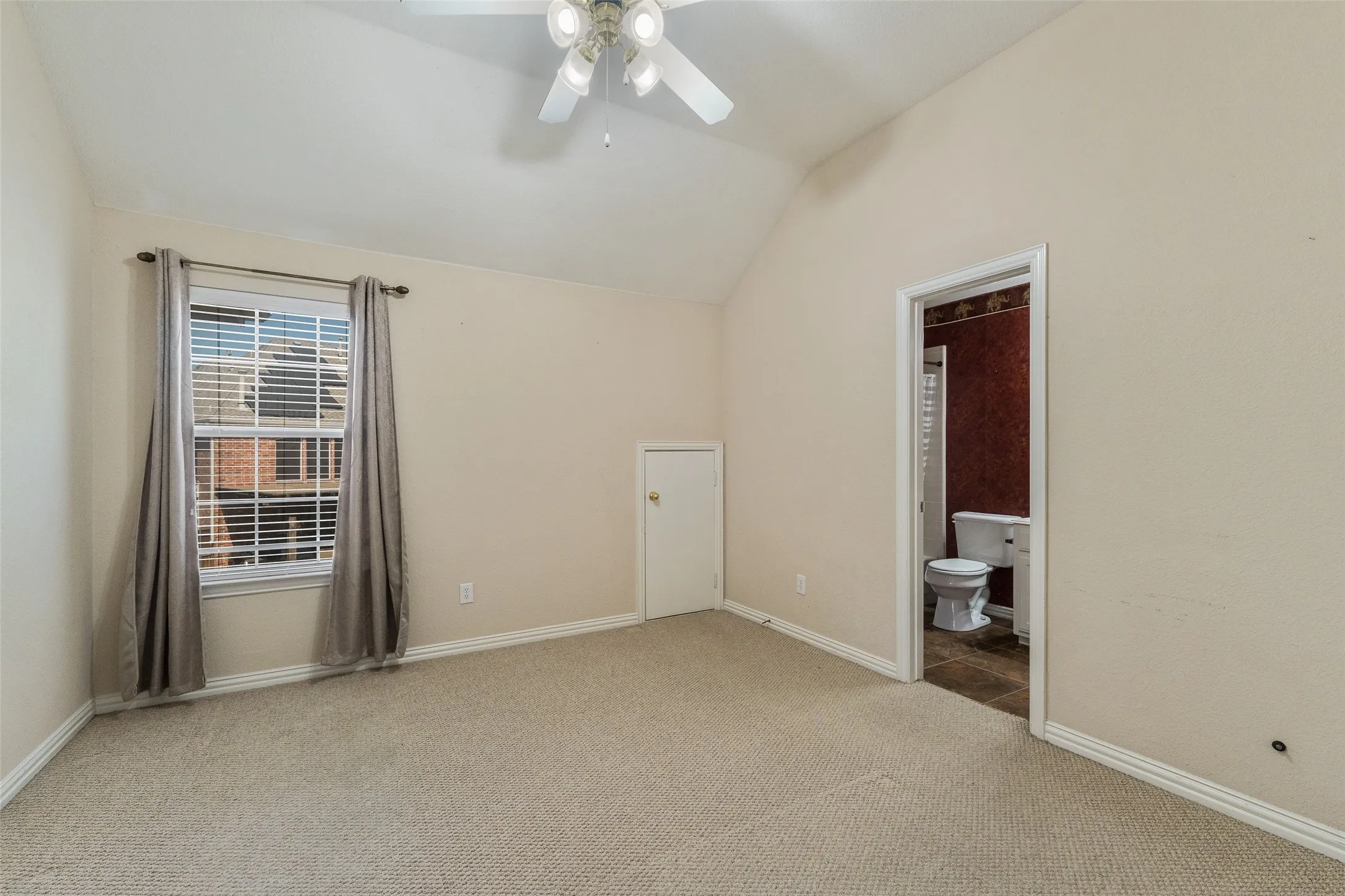 Single Family Residence For Rent in Dallas County , 3819 Winding Forest Drive, Grand Prairie, Texas 75052, 5 Bedroom, 4 Bathroom, 2 Garage spaces, 3,607 Sqft, built in 2003, mls#21411109, Real Estate Agent in Grand Prairie, Homes For Rent in Dallas county, Homes For Rent in Grand Prairie, Realtor in Grand Prairie Texas, Real Estate Brokerage Independent Realty Texas, Luminita Cordes Realtor