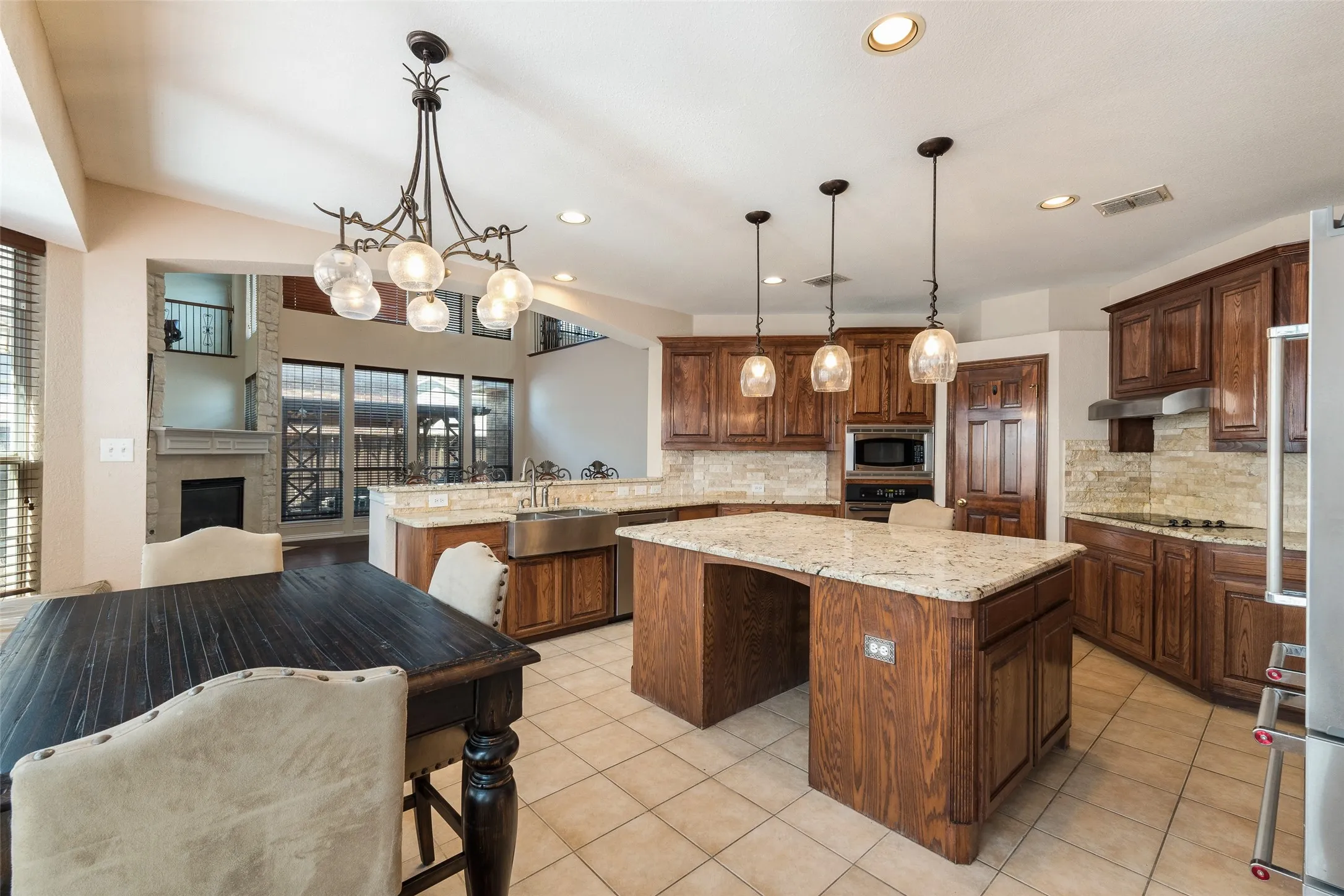Single Family Residence For Rent in Dallas County , 3819 Winding Forest Drive, Grand Prairie, Texas 75052, 5 Bedroom, 4 Bathroom, 2 Garage spaces, 3,607 Sqft, built in 2003, mls#21411109, Real Estate Agent in Grand Prairie, Homes For Rent in Dallas county, Homes For Rent in Grand Prairie, Realtor in Grand Prairie Texas, Real Estate Brokerage Independent Realty Texas, Luminita Cordes Realtor