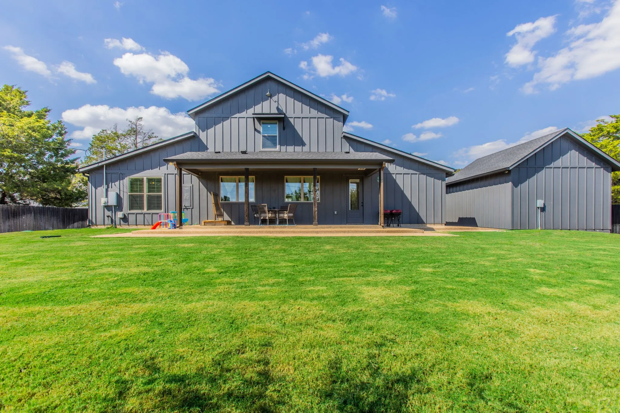 Single Family Residence For Sale in Mc Lennan County , 210 Pamela Avenue, Waco, Texas 76705, 4 Bedroom, 4 Bathroom, 1 Garage spaces, 3,400 Sqft, built in 2021, mls#21411116, Real Estate Agent in Waco, Homes For Sale in Mc Lennan county, Homes For Sale in Waco, Realtor in Waco Texas, Real Estate Brokerage Independent Realty Texas, Luminita Cordes Realtor