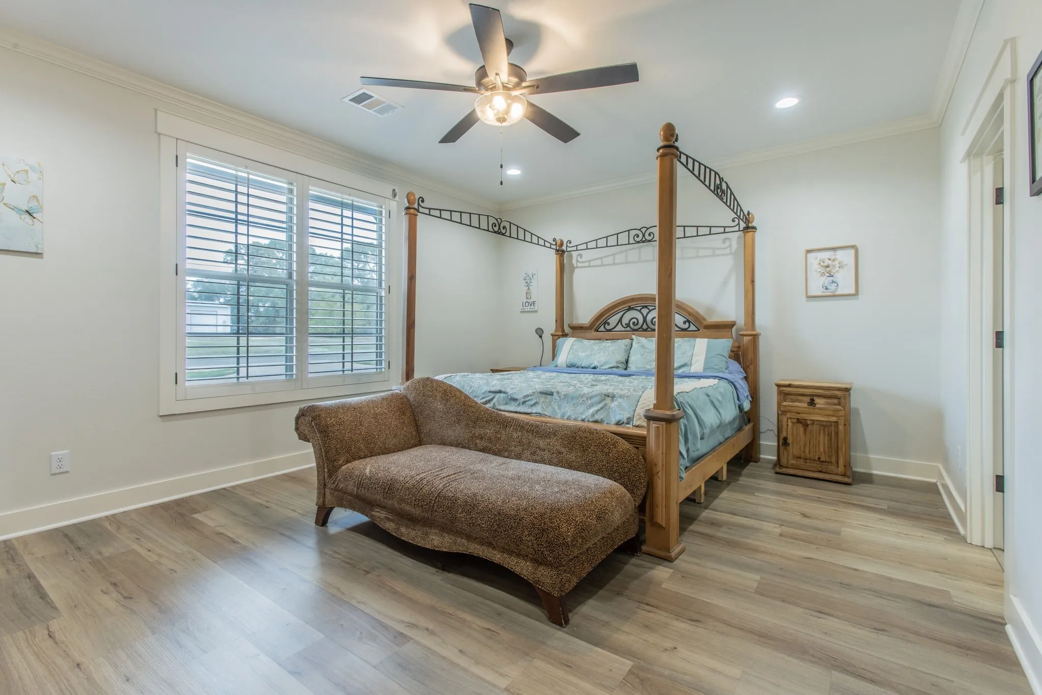 Single Family Residence For Sale in Mc Lennan County , 210 Pamela Avenue, Waco, Texas 76705, 4 Bedroom, 4 Bathroom, 1 Garage spaces, 3,400 Sqft, built in 2021, mls#21411116, Real Estate Agent in Waco, Homes For Sale in Mc Lennan county, Homes For Sale in Waco, Realtor in Waco Texas, Real Estate Brokerage Independent Realty Texas, Luminita Cordes Realtor