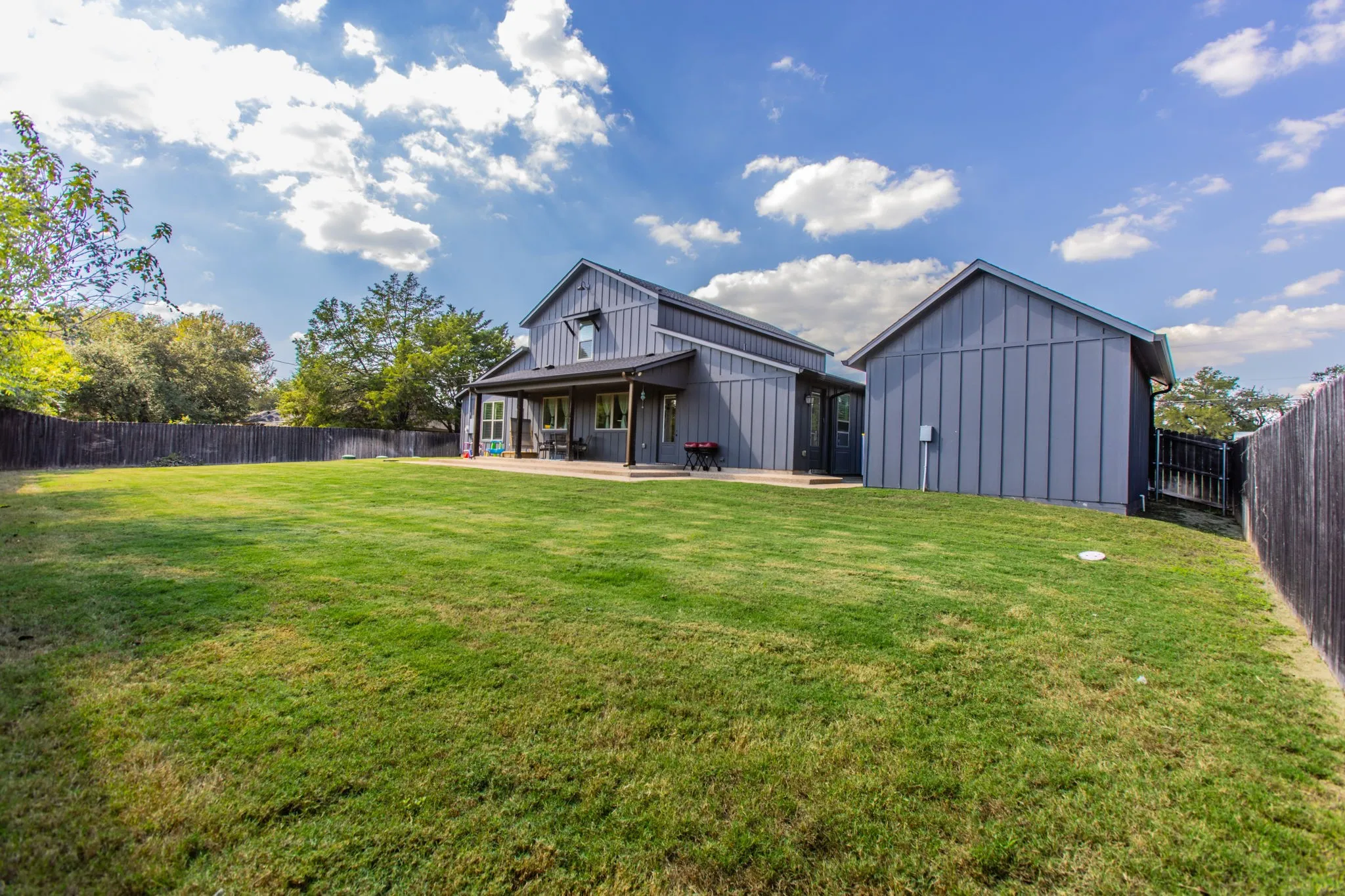 Single Family Residence For Sale in Mc Lennan County , 210 Pamela Avenue, Waco, Texas 76705, 4 Bedroom, 4 Bathroom, 1 Garage spaces, 3,400 Sqft, built in 2021, mls#21411116, Real Estate Agent in Waco, Homes For Sale in Mc Lennan county, Homes For Sale in Waco, Realtor in Waco Texas, Real Estate Brokerage Independent Realty Texas, Luminita Cordes Realtor