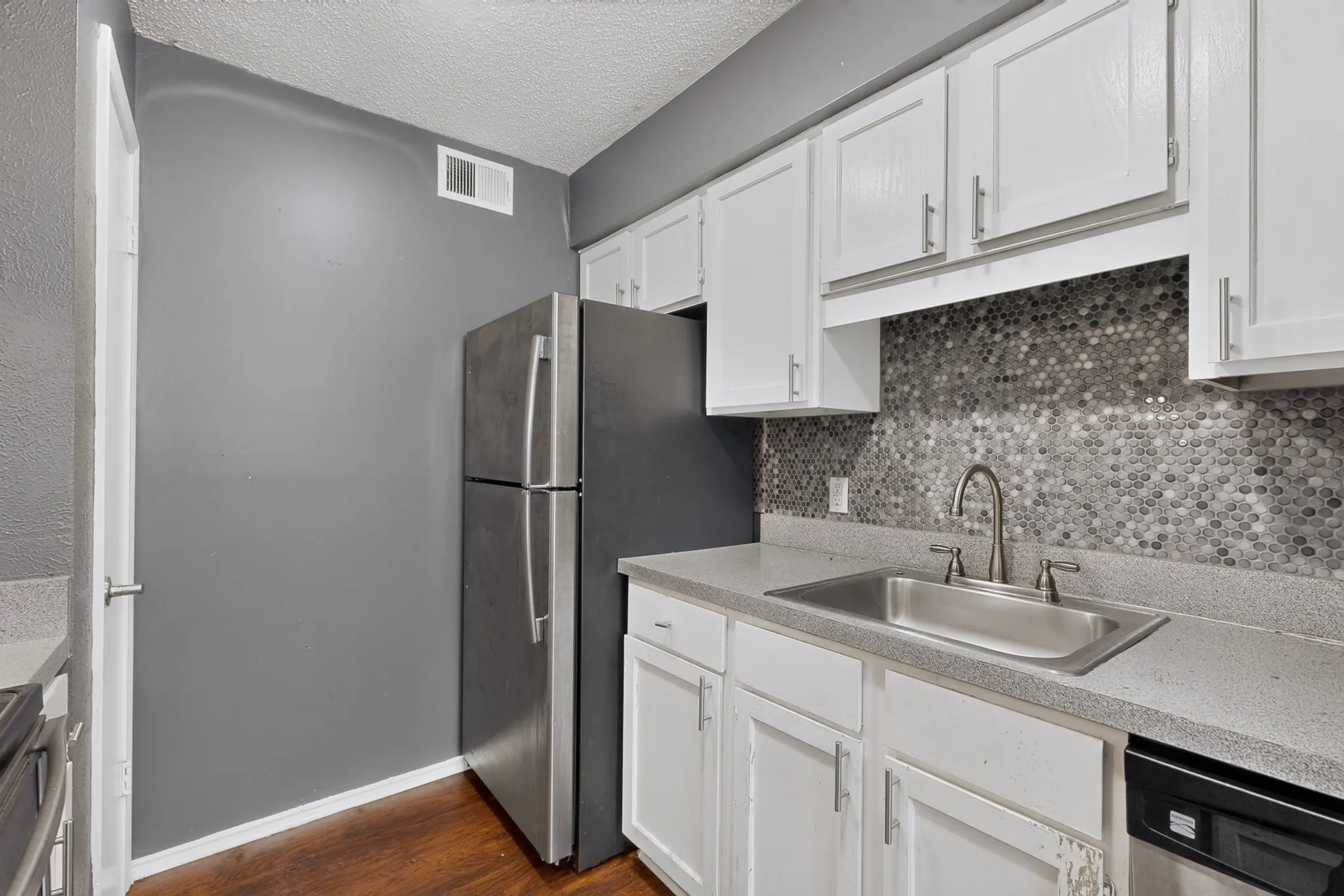 Condominium For Rent in Dallas County , 8109 Skillman Street 3003, Dallas, Texas 75231, 2 Bedroom, 1 Bathroom, Garage spaces, 914 Sqft, built in 1981, mls#21410867, Real Estate Agent in Dallas, Homes For Rent in Dallas county, Homes For Rent in Dallas, Realtor in Dallas Texas, Real Estate Brokerage Independent Realty Texas, Luminita Cordes Realtor