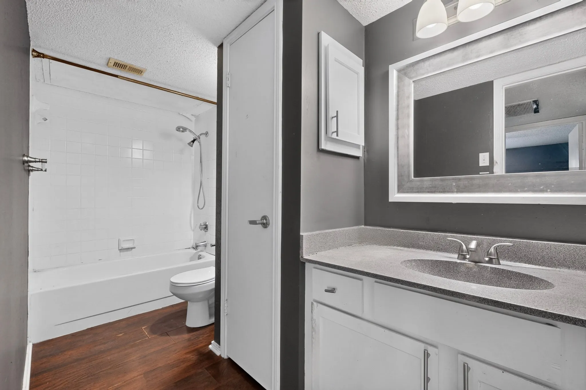 Condominium For Rent in Dallas County , 8109 Skillman Street 3003, Dallas, Texas 75231, 2 Bedroom, 1 Bathroom, Garage spaces, 914 Sqft, built in 1981, mls#21410867, Real Estate Agent in Dallas, Homes For Rent in Dallas county, Homes For Rent in Dallas, Realtor in Dallas Texas, Real Estate Brokerage Independent Realty Texas, Luminita Cordes Realtor
