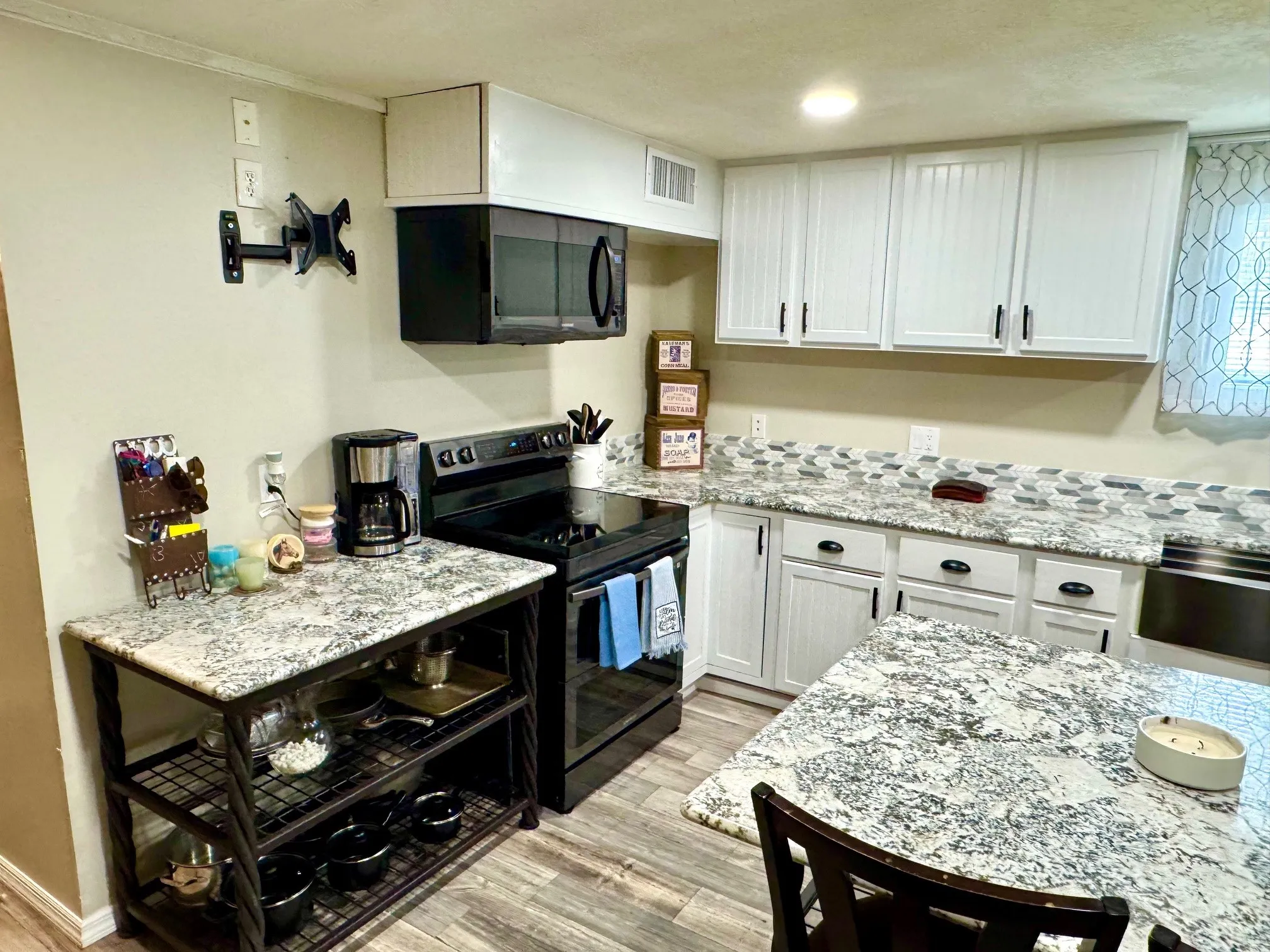 Oven with extended counter