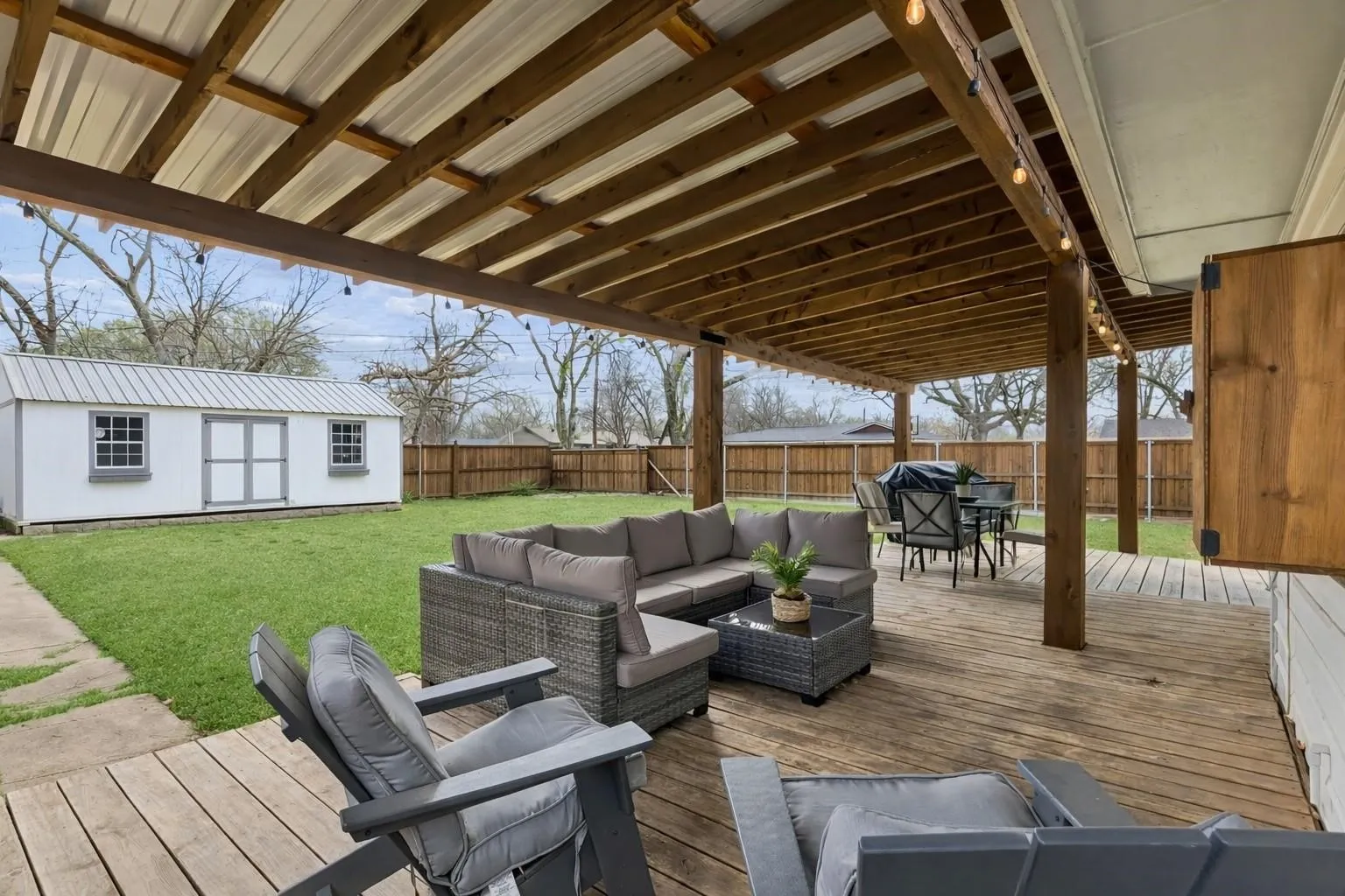 Single Family Residence For Sale in Grayson County , 1401 N Highland Avenue, Sherman, Texas 75092, 4 Bedroom, 2 Bathroom, Garage spaces, 1,628 Sqft, built in 1953, mls#21411118, Real Estate Agent in Sherman, Homes For Sale in Grayson county, Homes For Sale in Sherman, Realtor in Sherman Texas, Real Estate Brokerage Independent Realty Texas, Luminita Cordes Realtor