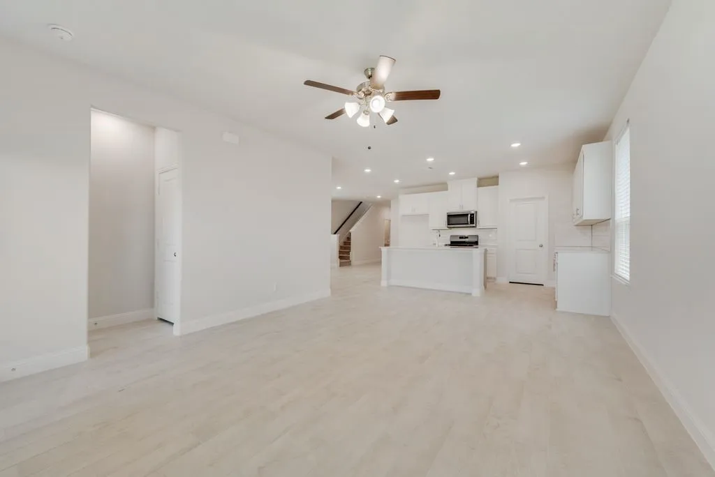 Single Family Residence For Rent in Collin County , 3004 Isla Terrace, Princeton, Texas 75407, 4 Bedroom, 3 Bathroom, 2 Garage spaces, 2,446 Sqft, built in 2024, mls#21410896, Real Estate Agent in Princeton, Homes For Rent in Collin county, Homes For Rent in Princeton, Realtor in Princeton Texas, Real Estate Brokerage Independent Realty Texas, Luminita Cordes Realtor