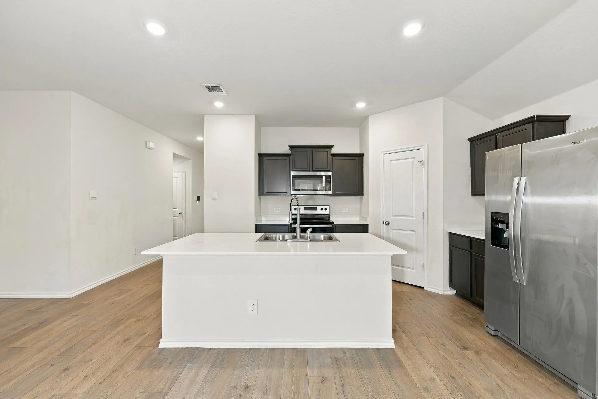 Single Family Residence For Rent in Ellis County , 921 Keystone Court, Ferris, Texas 75125, 4 Bedroom, 2 Bathroom, 2 Garage spaces, 1,850 Sqft, built in 2023, mls#21411140, Real Estate Agent in Ferris, Homes For Rent in Ellis county, Homes For Rent in Ferris, Realtor in Ferris Texas, Real Estate Brokerage Independent Realty Texas, Luminita Cordes Realtor