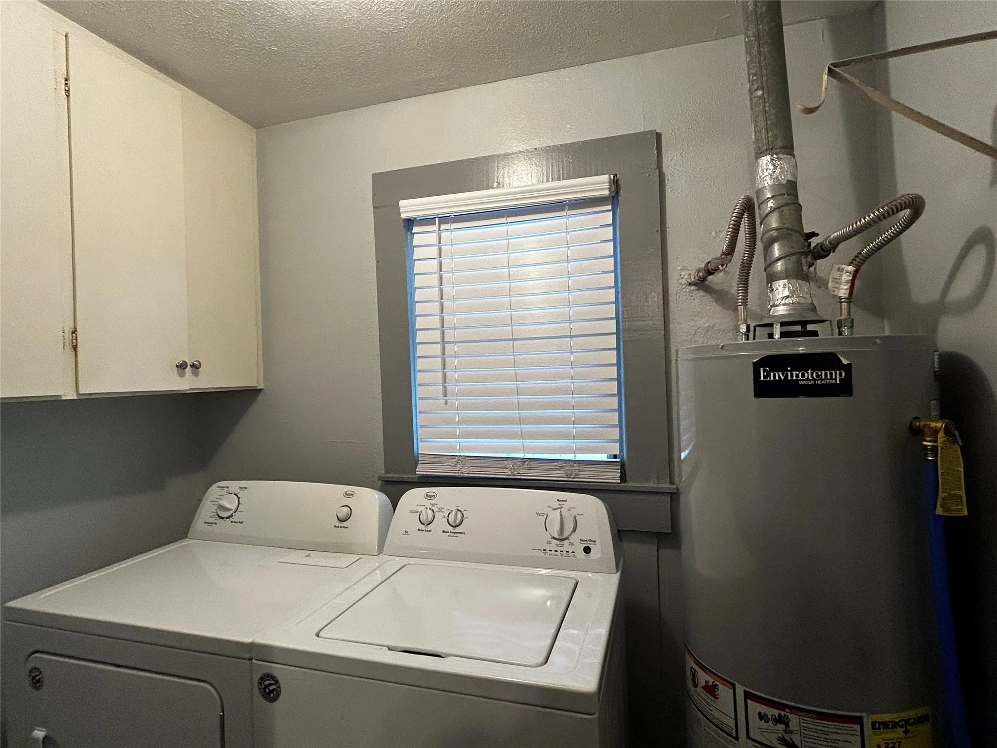Single Family Residence For Sale in Coryell County , 109 E Leon Street, Gatesville, Texas 76528, 3 Bedroom, 1 Bathroom, Garage spaces, 928 Sqft, built in 1970, mls#21410934, Real Estate Agent in Gatesville, Homes For Sale in Coryell county, Homes For Sale in Gatesville, Realtor in Gatesville Texas, Real Estate Brokerage Independent Realty Texas, Luminita Cordes Realtor
