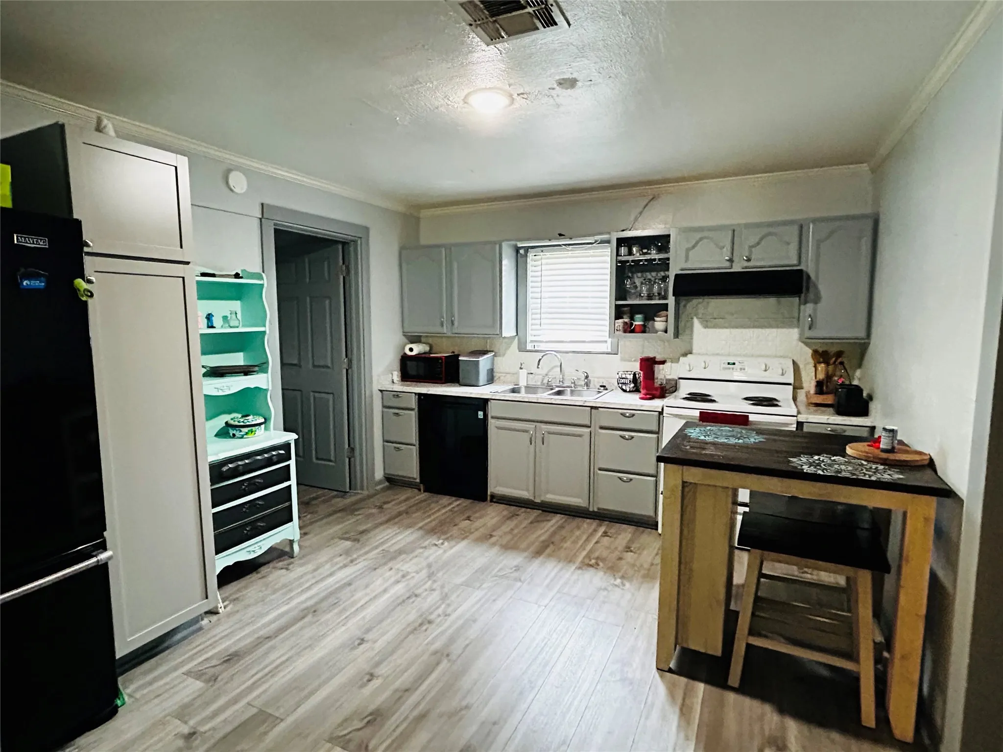 Single Family Residence For Sale in Coryell County , 109 E Leon Street, Gatesville, Texas 76528, 3 Bedroom, 1 Bathroom, Garage spaces, 928 Sqft, built in 1970, mls#21410934, Real Estate Agent in Gatesville, Homes For Sale in Coryell county, Homes For Sale in Gatesville, Realtor in Gatesville Texas, Real Estate Brokerage Independent Realty Texas, Luminita Cordes Realtor