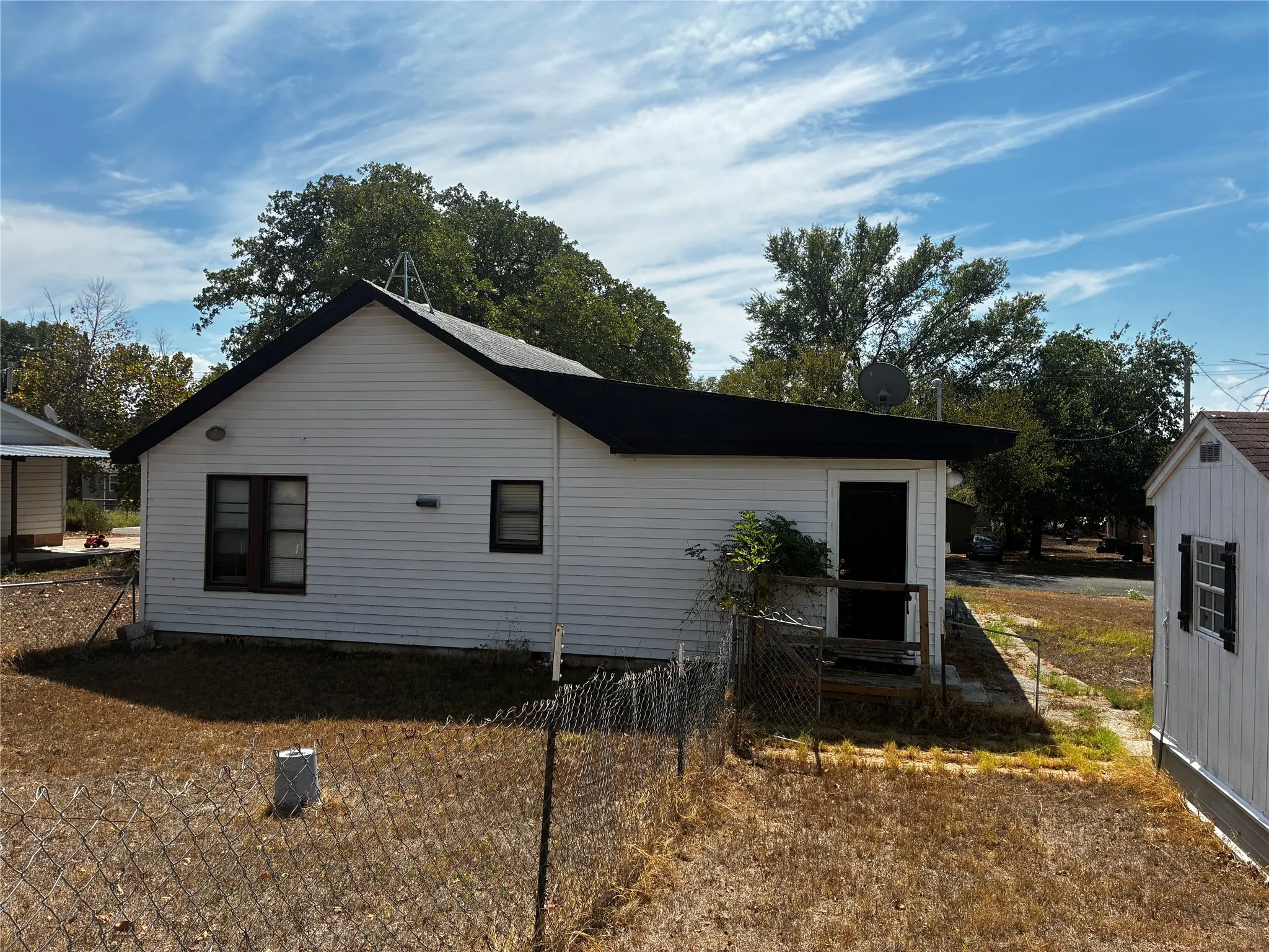Single Family Residence For Sale in Coryell County , 109 E Leon Street, Gatesville, Texas 76528, 3 Bedroom, 1 Bathroom, Garage spaces, 928 Sqft, built in 1970, mls#21410934, Real Estate Agent in Gatesville, Homes For Sale in Coryell county, Homes For Sale in Gatesville, Realtor in Gatesville Texas, Real Estate Brokerage Independent Realty Texas, Luminita Cordes Realtor