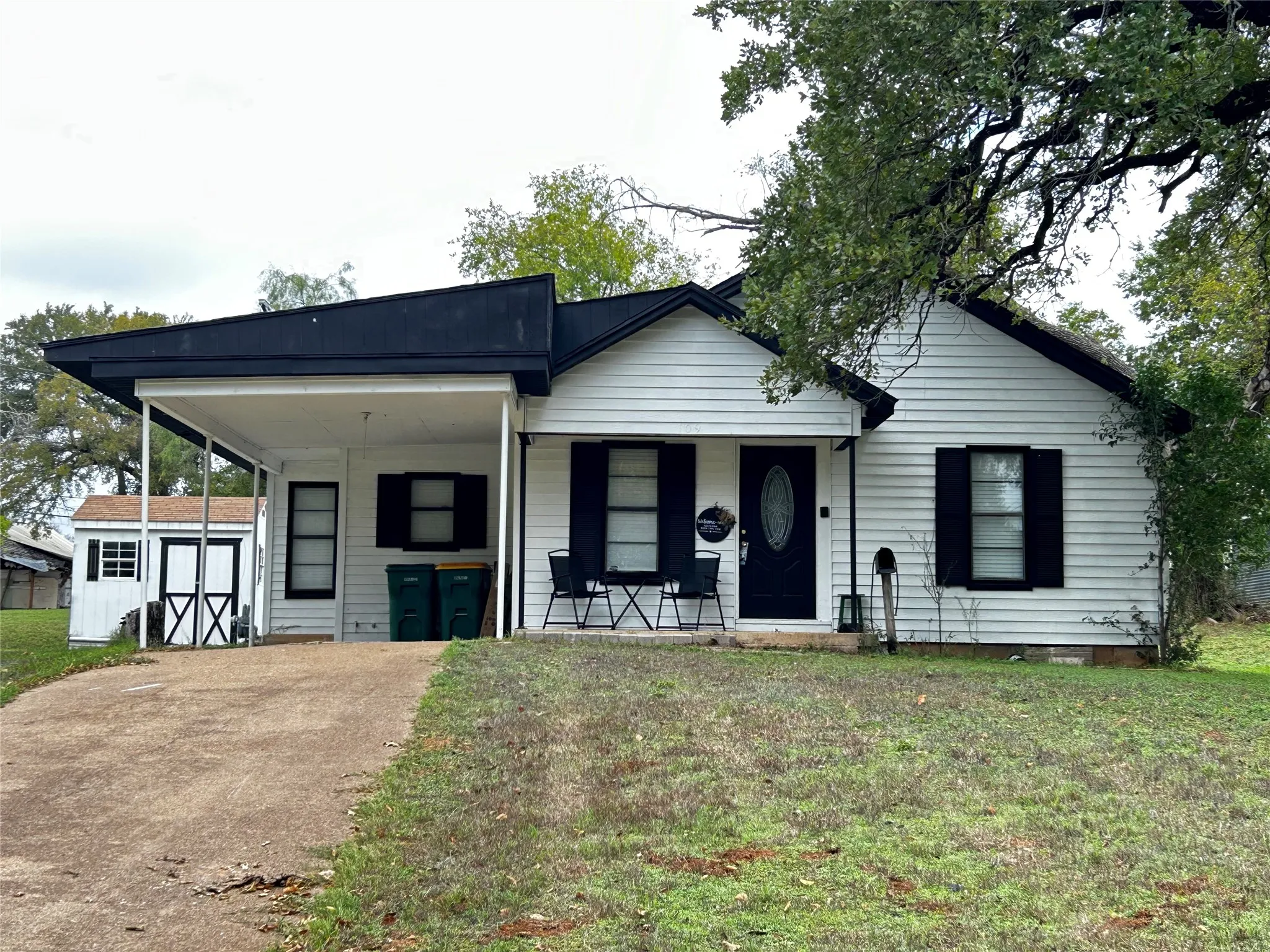 Single Family Residence For Sale in Coryell County , 109 E Leon Street, Gatesville, Texas 76528, 3 Bedroom, 1 Bathroom, Garage spaces, 928 Sqft, built in 1970, mls#21410934, Real Estate Agent in Gatesville, Homes For Sale in Coryell county, Homes For Sale in Gatesville, Realtor in Gatesville Texas, Real Estate Brokerage Independent Realty Texas, Luminita Cordes Realtor