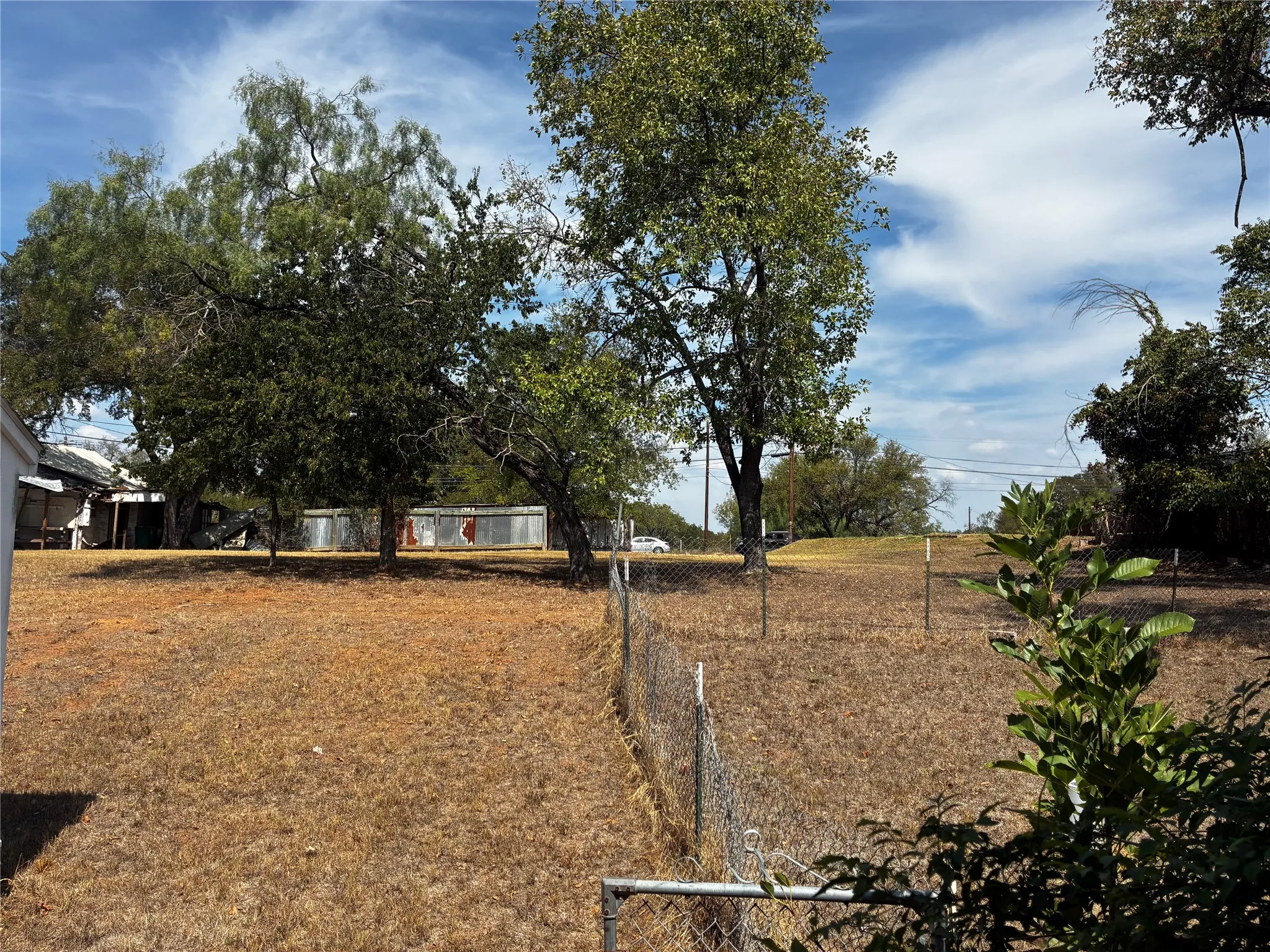 Single Family Residence For Sale in Coryell County , 109 E Leon Street, Gatesville, Texas 76528, 3 Bedroom, 1 Bathroom, Garage spaces, 928 Sqft, built in 1970, mls#21410934, Real Estate Agent in Gatesville, Homes For Sale in Coryell county, Homes For Sale in Gatesville, Realtor in Gatesville Texas, Real Estate Brokerage Independent Realty Texas, Luminita Cordes Realtor