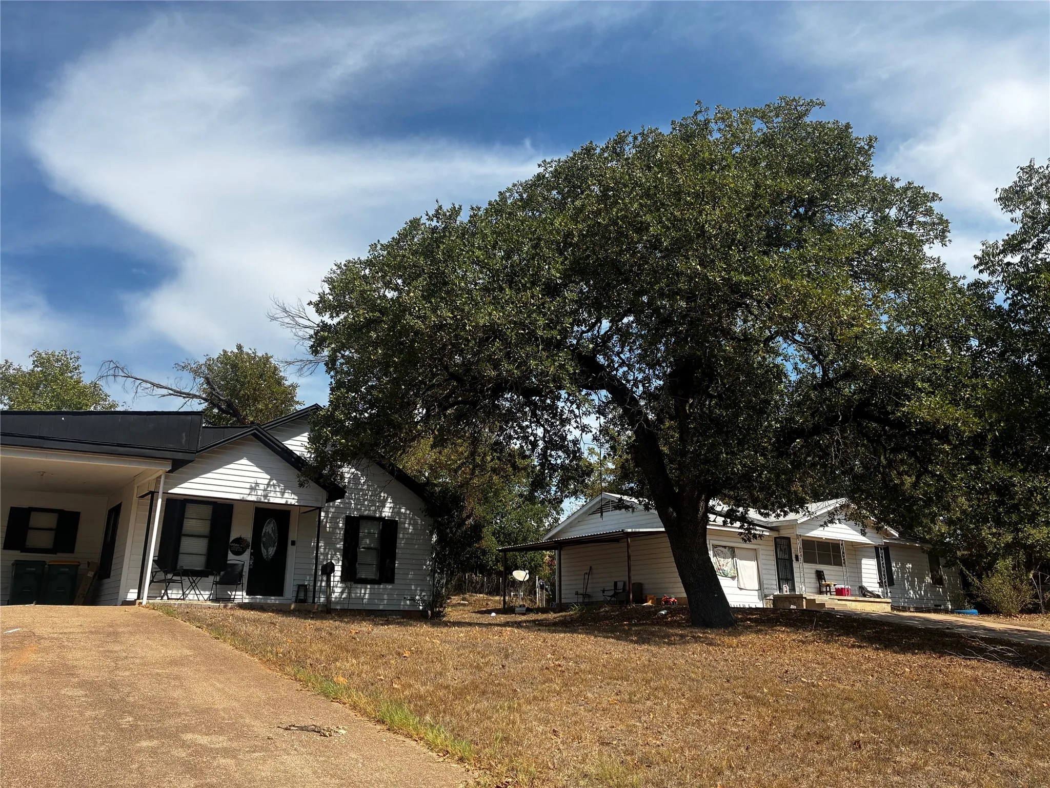 Single Family Residence For Sale in Coryell County , 109 E Leon Street, Gatesville, Texas 76528, 3 Bedroom, 1 Bathroom, Garage spaces, 928 Sqft, built in 1970, mls#21410934, Real Estate Agent in Gatesville, Homes For Sale in Coryell county, Homes For Sale in Gatesville, Realtor in Gatesville Texas, Real Estate Brokerage Independent Realty Texas, Luminita Cordes Realtor