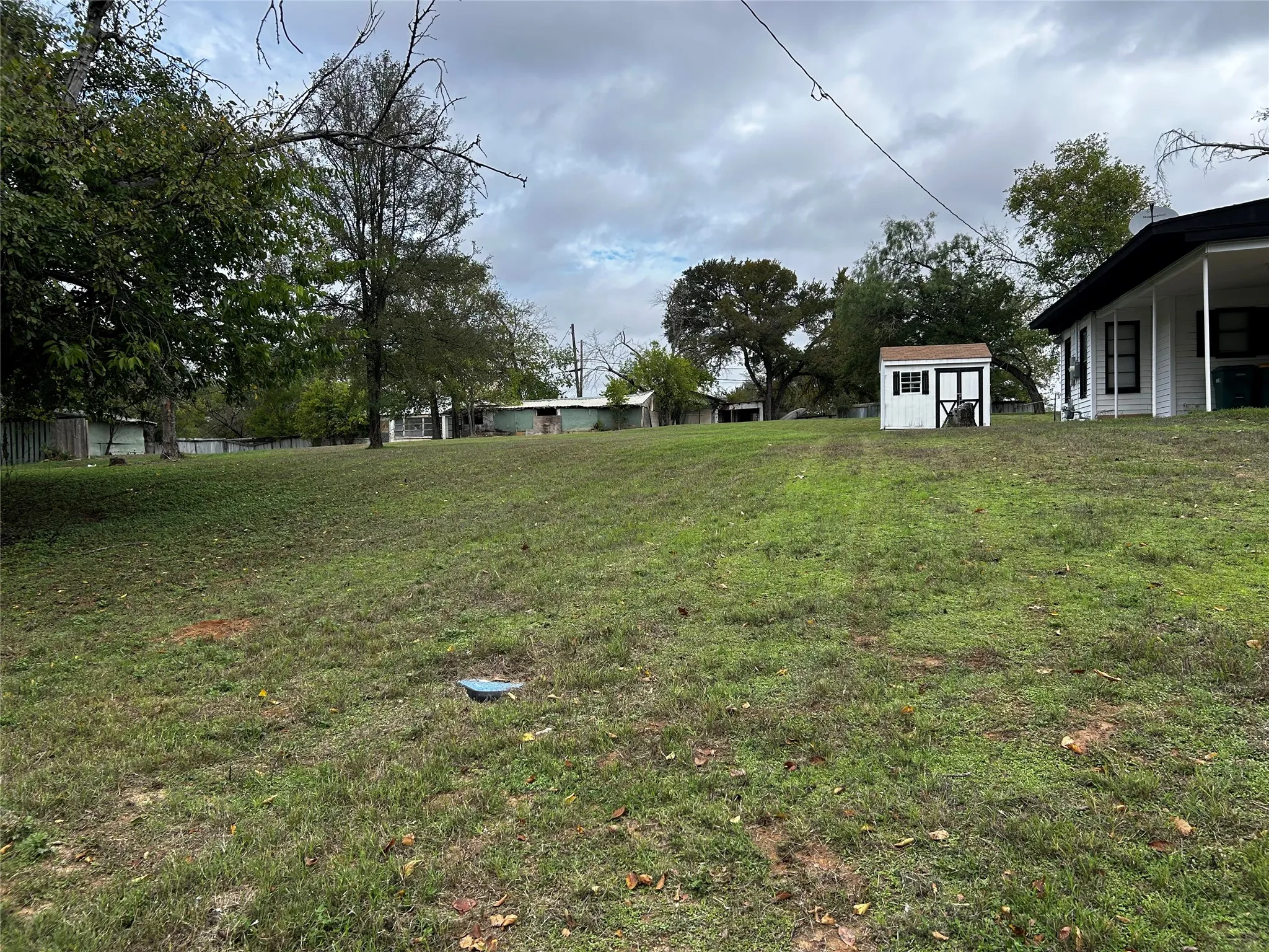 Single Family Residence For Sale in Coryell County , 109 E Leon Street, Gatesville, Texas 76528, 3 Bedroom, 1 Bathroom, Garage spaces, 928 Sqft, built in 1970, mls#21410934, Real Estate Agent in Gatesville, Homes For Sale in Coryell county, Homes For Sale in Gatesville, Realtor in Gatesville Texas, Real Estate Brokerage Independent Realty Texas, Luminita Cordes Realtor