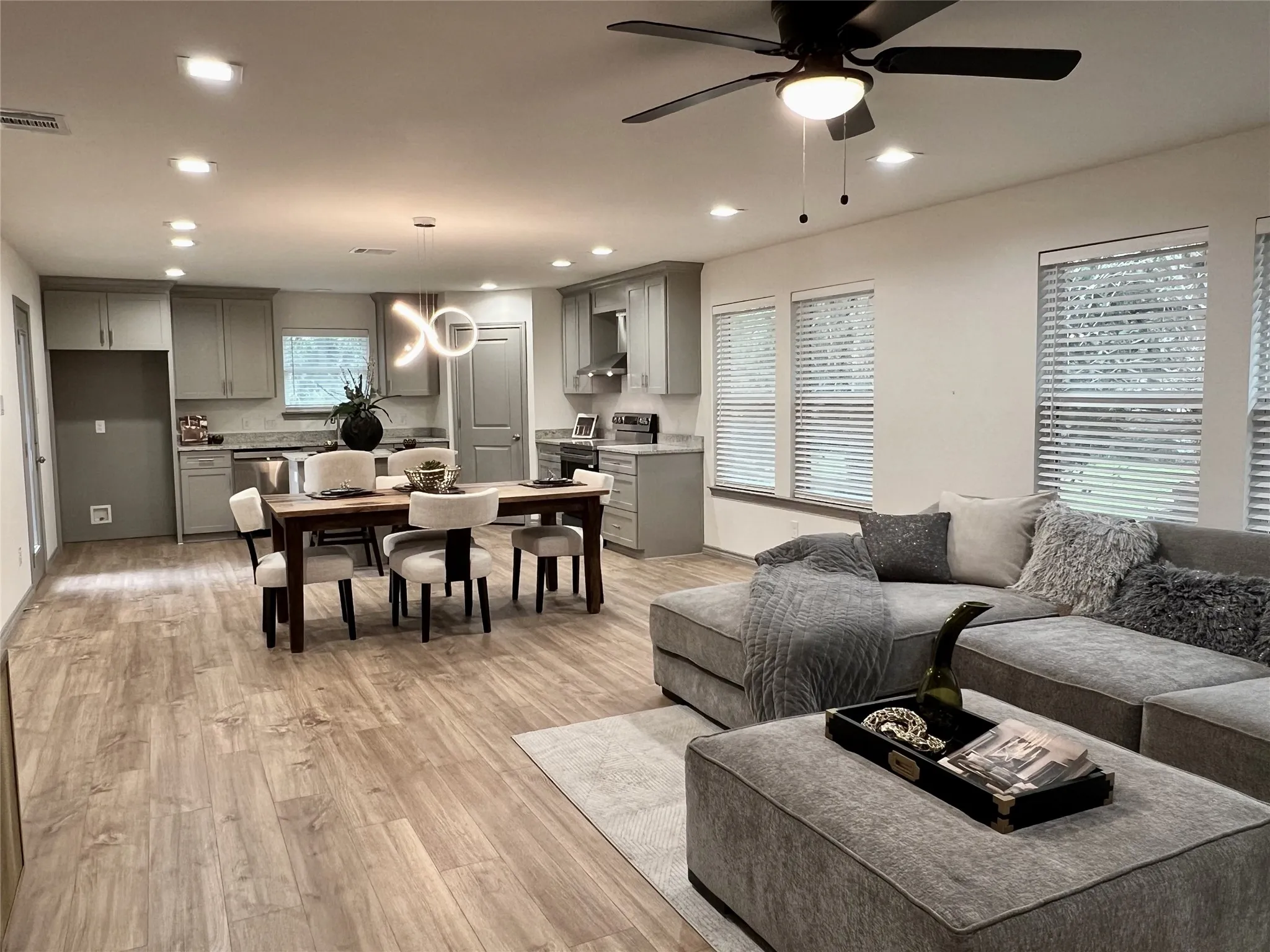 Single Family Residence For Sale in Dallas County , 1438 E Waco Avenue, Dallas, Texas 75216, 3 Bedroom, 2 Bathroom, 1 Garage spaces, 1,800 Sqft, built in 2023, mls#21410822, Real Estate Agent in Dallas, Homes For Sale in Dallas county, Homes For Sale in Dallas, Realtor in Dallas Texas, Real Estate Brokerage Independent Realty Texas, Luminita Cordes Realtor